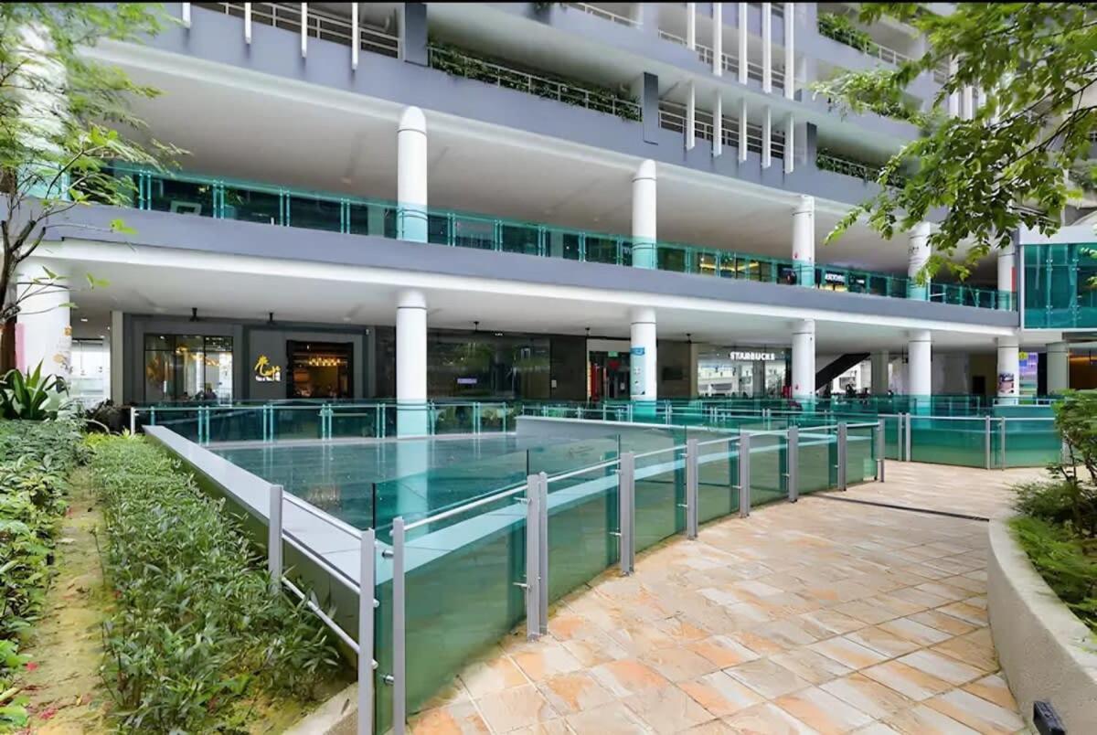 Modern 3BR Apt Near Desa Park Mont Kiara Parking