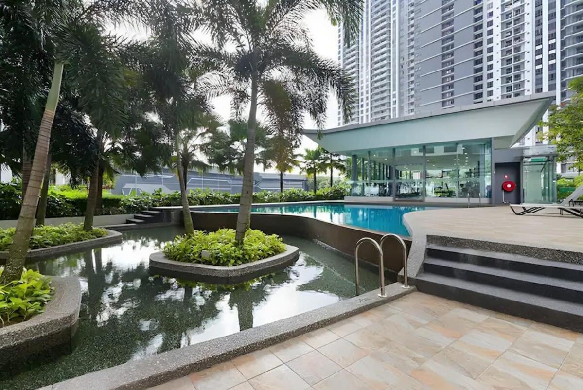 Modern 3BR Apt Near Desa Park Mont Kiara Parking