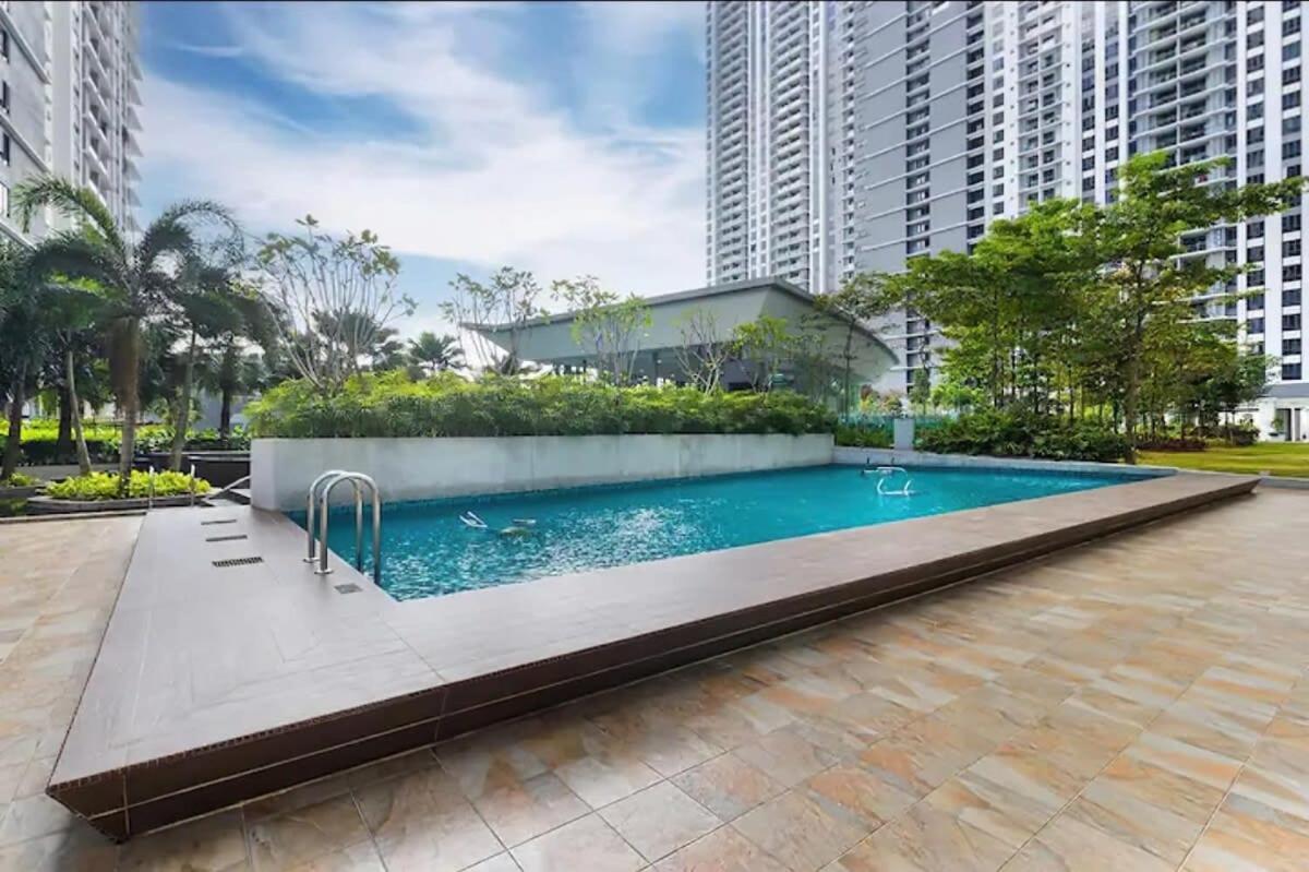 Modern 3BR Apt Near Desa Park Mont Kiara Parking