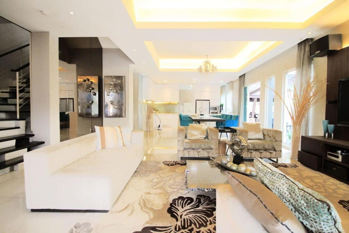 A Spacious & Lux 4BR House with Gazebo photo 1