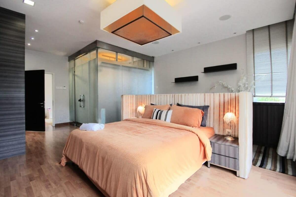 A Spacious & Lux 4BR House with Gazebo photo 4
