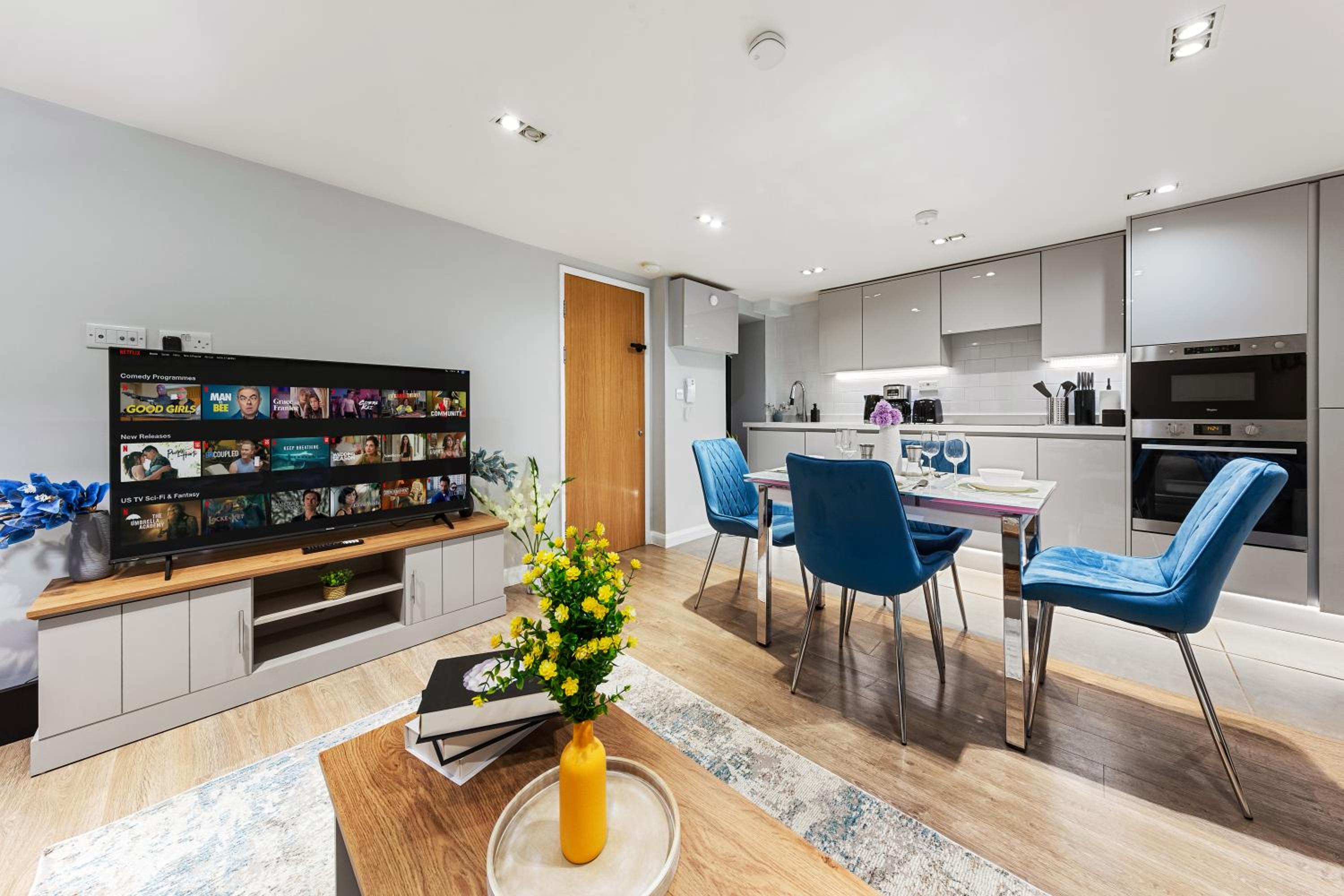 Contractor & Family Friendly, Central London Access, Mini Bar, AC