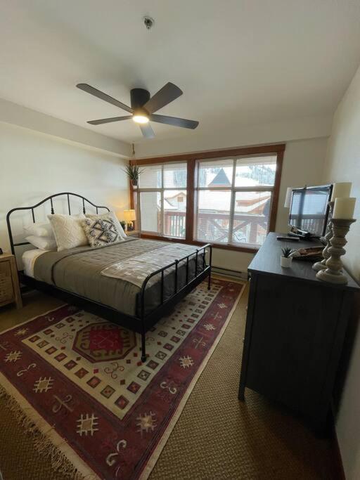 Ski In-Out Hot Tub Gym Sauna Pool Reserved Parking -501 view 5