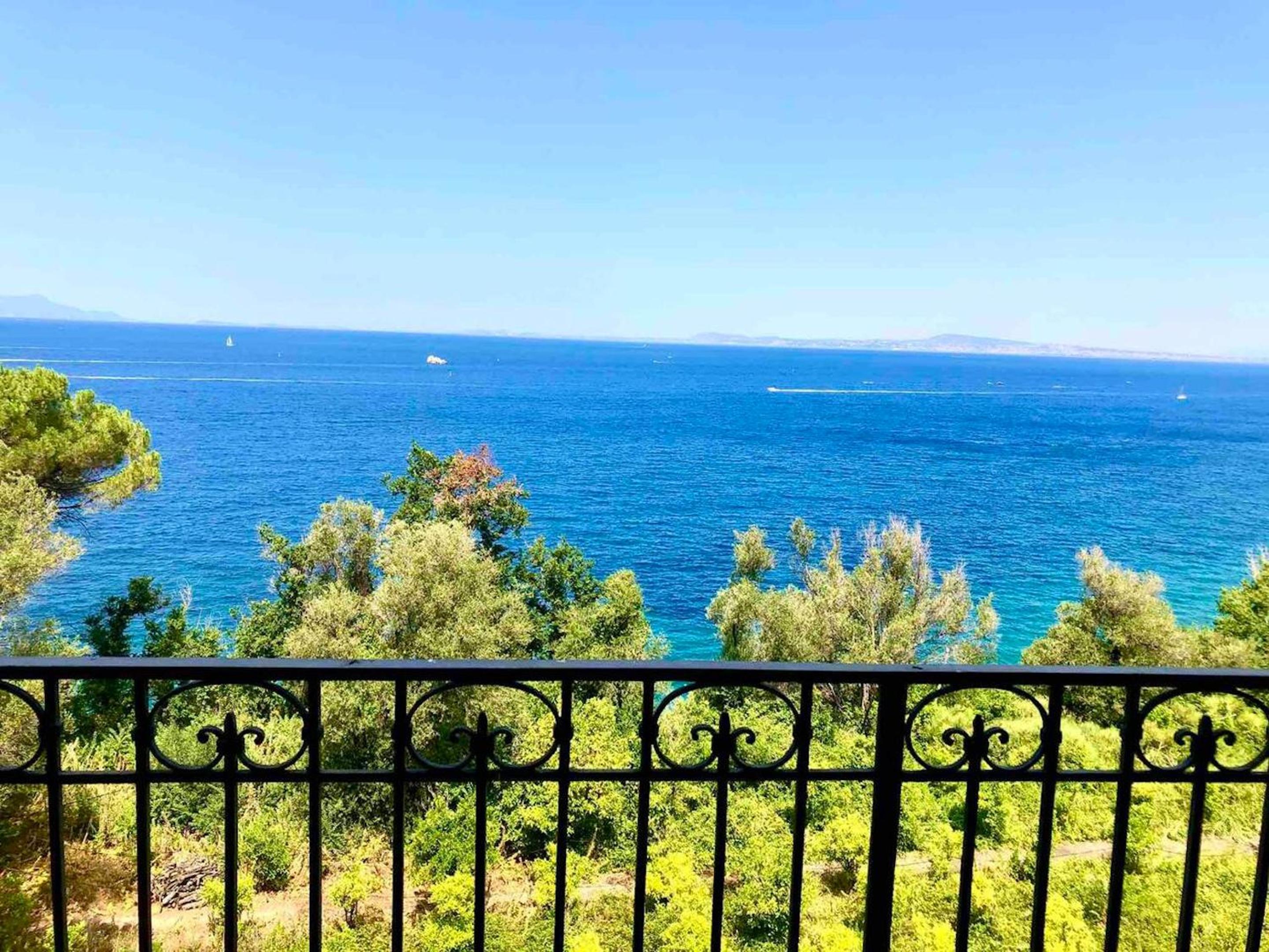 Spacious apartment with sea view in Massa Lubrense photo 2