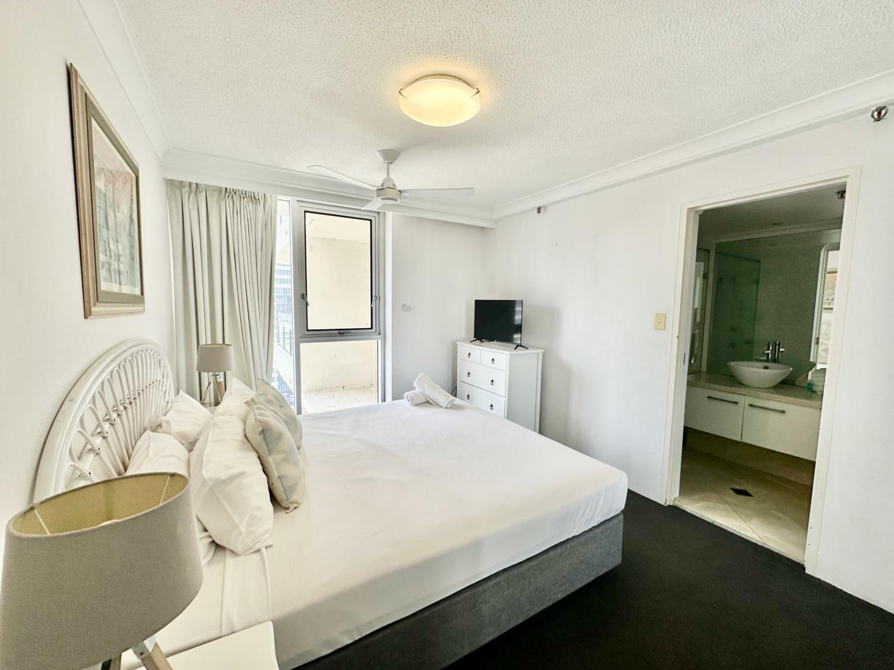 Beach Haven 16E