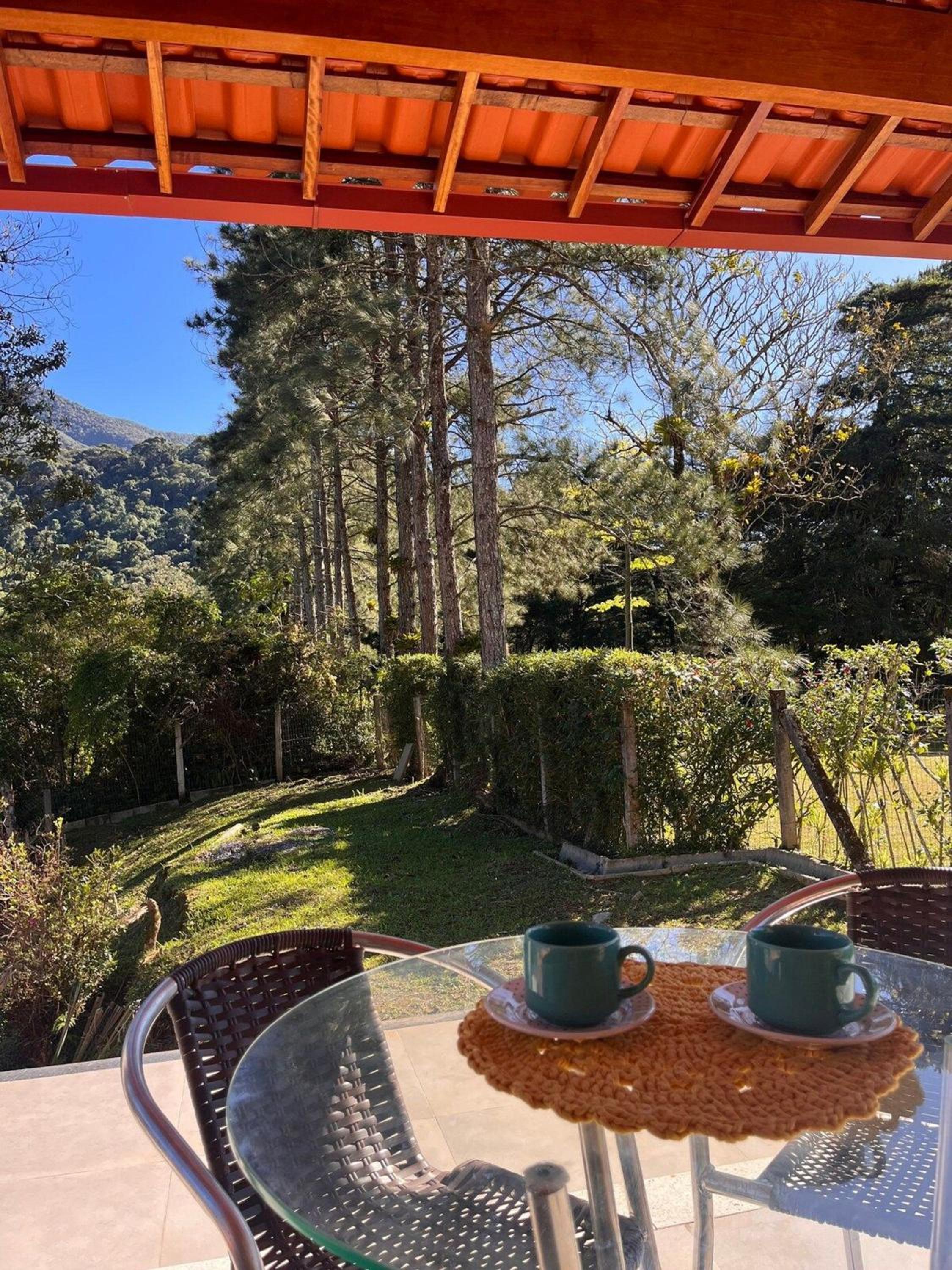 Vista para montanha com 3 quartos