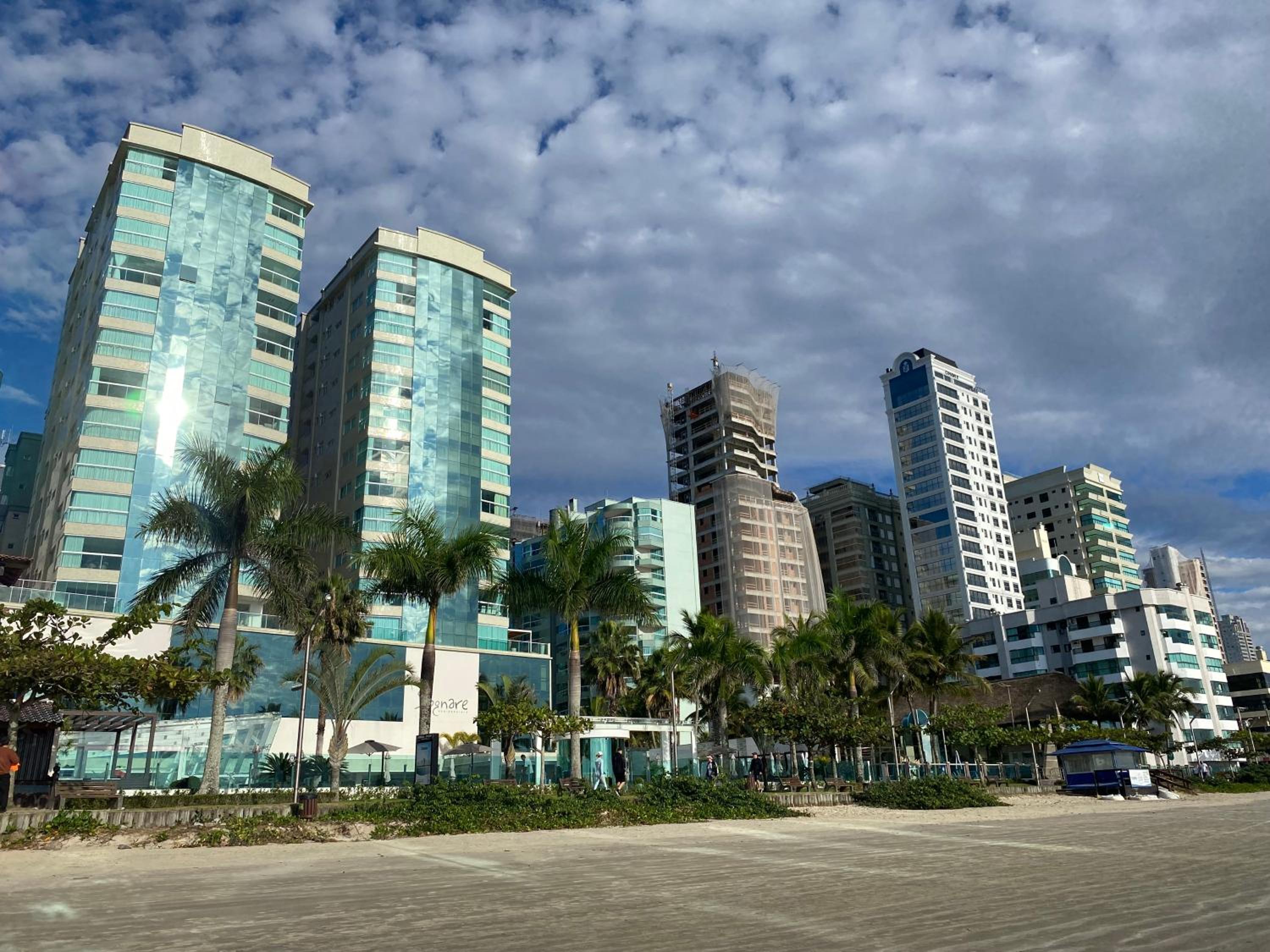 Vista mar e próximo ao pier - Apto a 60m do mar