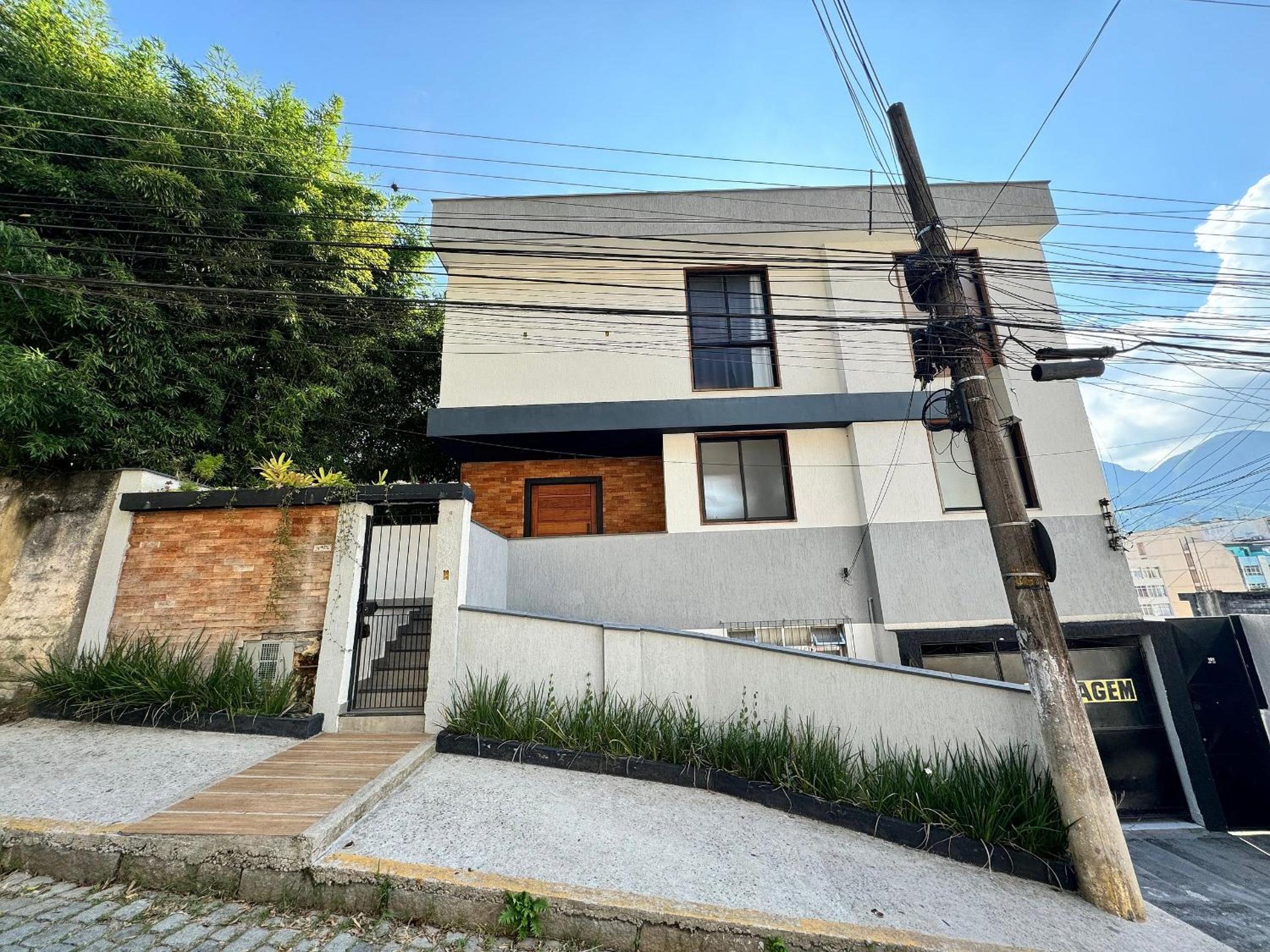 Casa no centro com churrasqueira