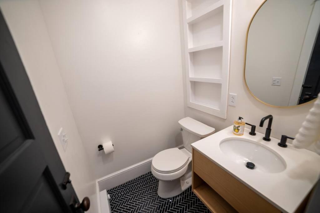 Apt in the heart of Main Street view 3
