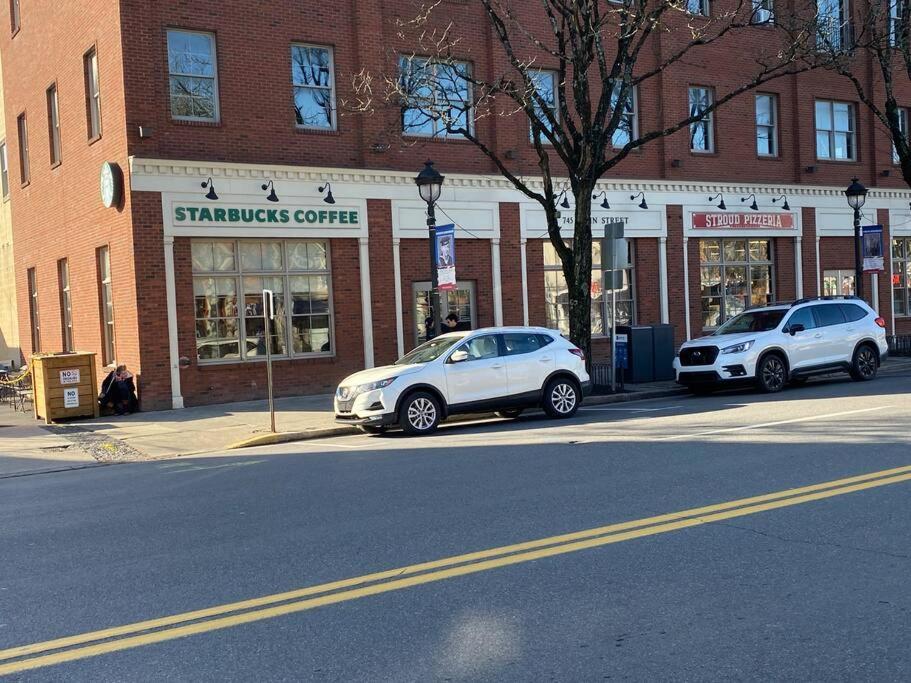 Apt in the heart of Main Street view 5