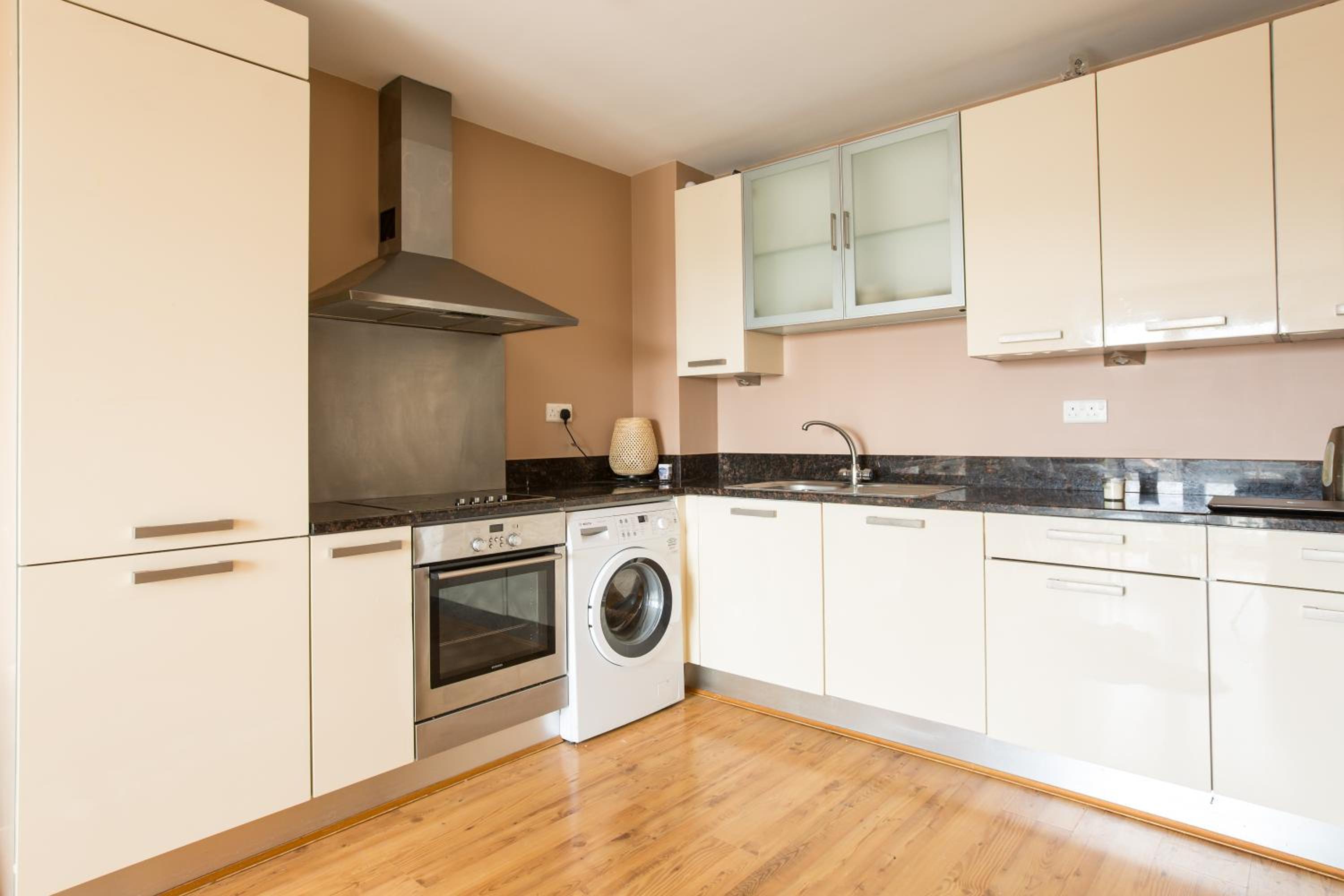 Stylish Central Apt At Aviva