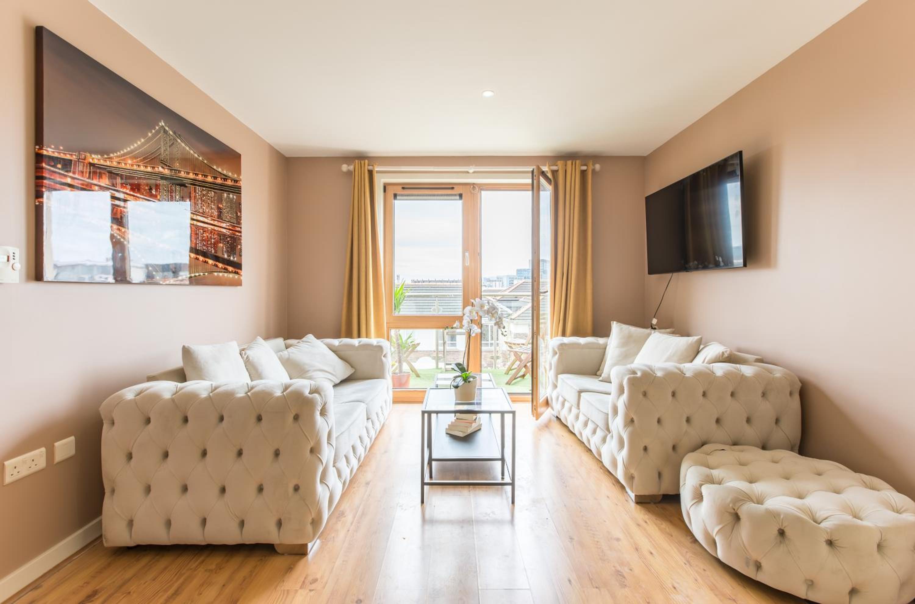 Stylish Central Apt At Aviva