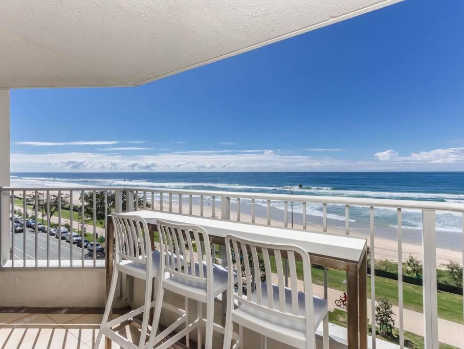 Absolute Beachfront Apartment in Paradise