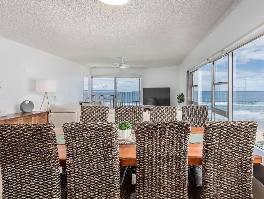 Absolute Beachfront Apartment in Paradise