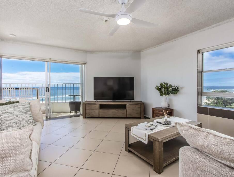 Absolute Beachfront Apartment in Paradise