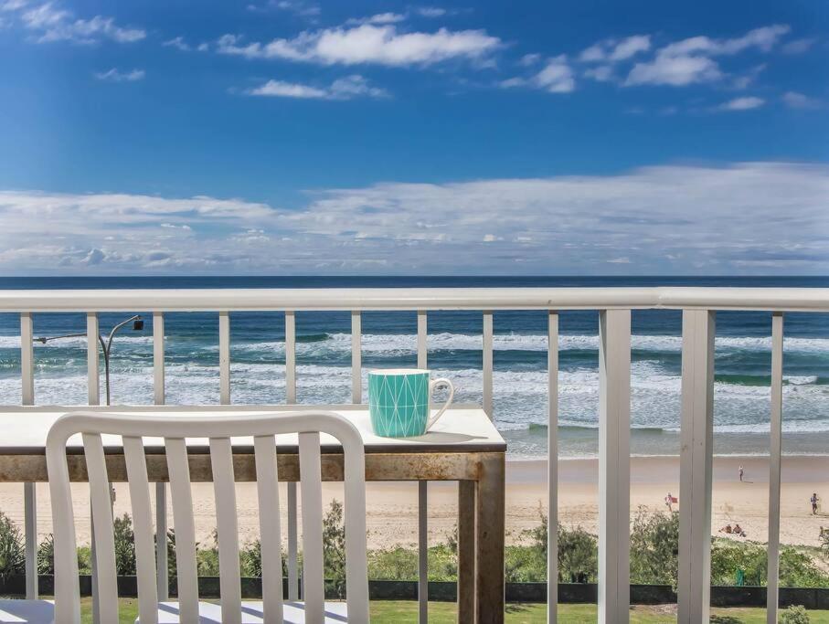Absolute Beachfront Apartment in Paradise