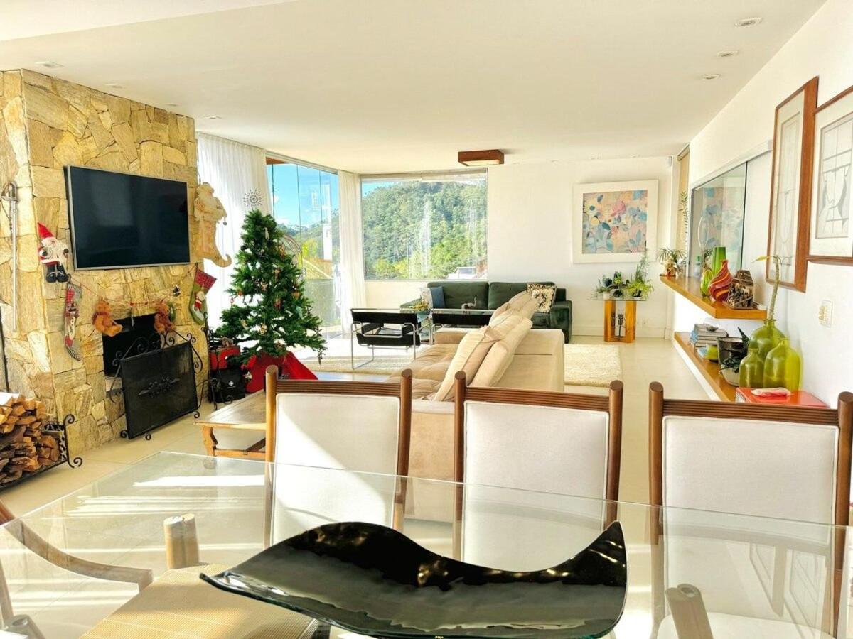 Casa luxuosa com vista e piscina