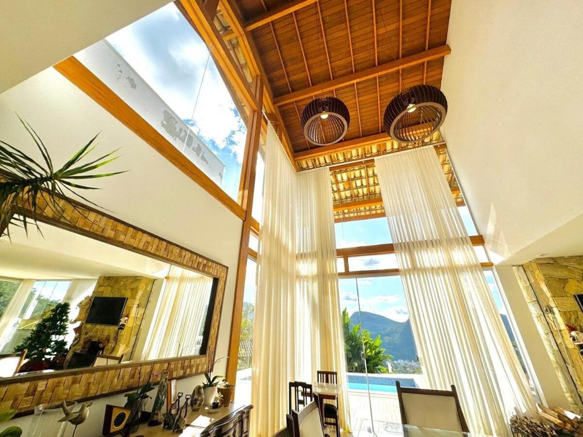 Casa luxuosa com vista e piscina