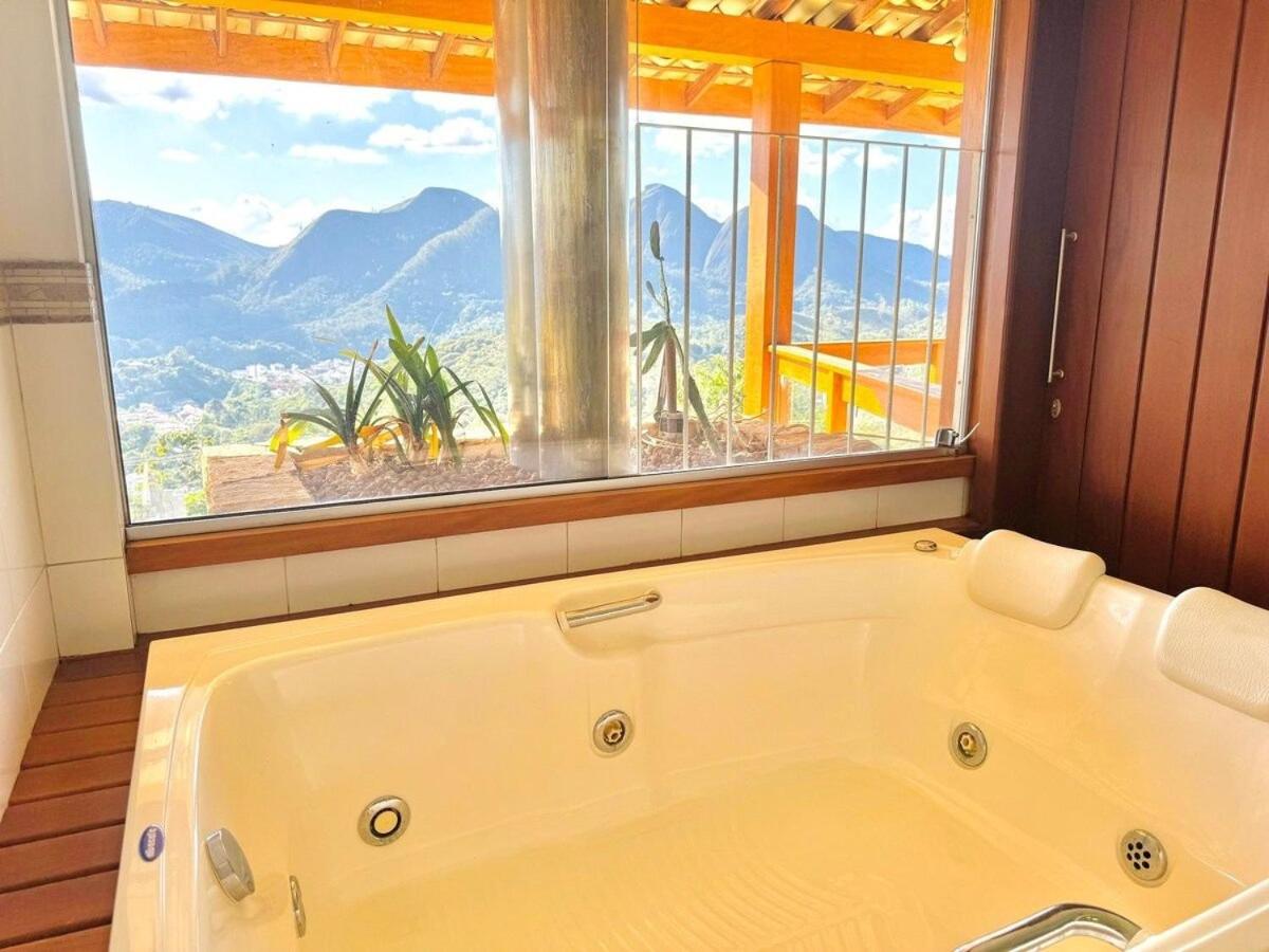 Casa luxuosa com vista e piscina