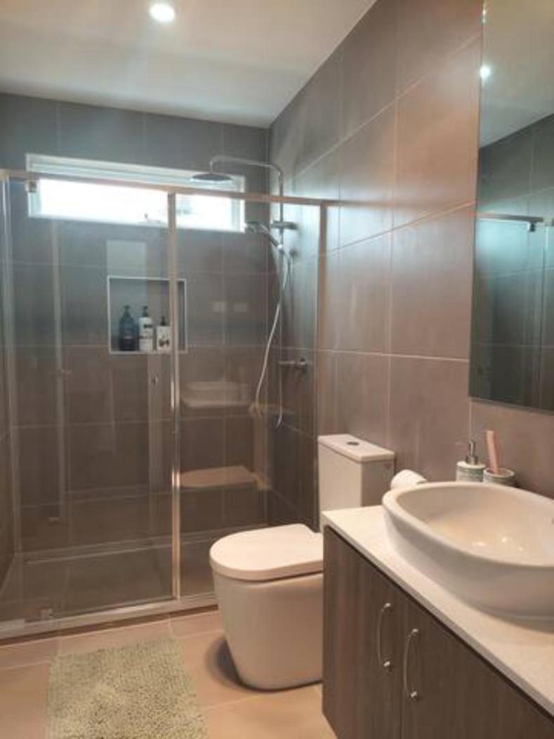 Luxarious room stay- 25 min to Melbourne Airport and next to Hume Freeway
