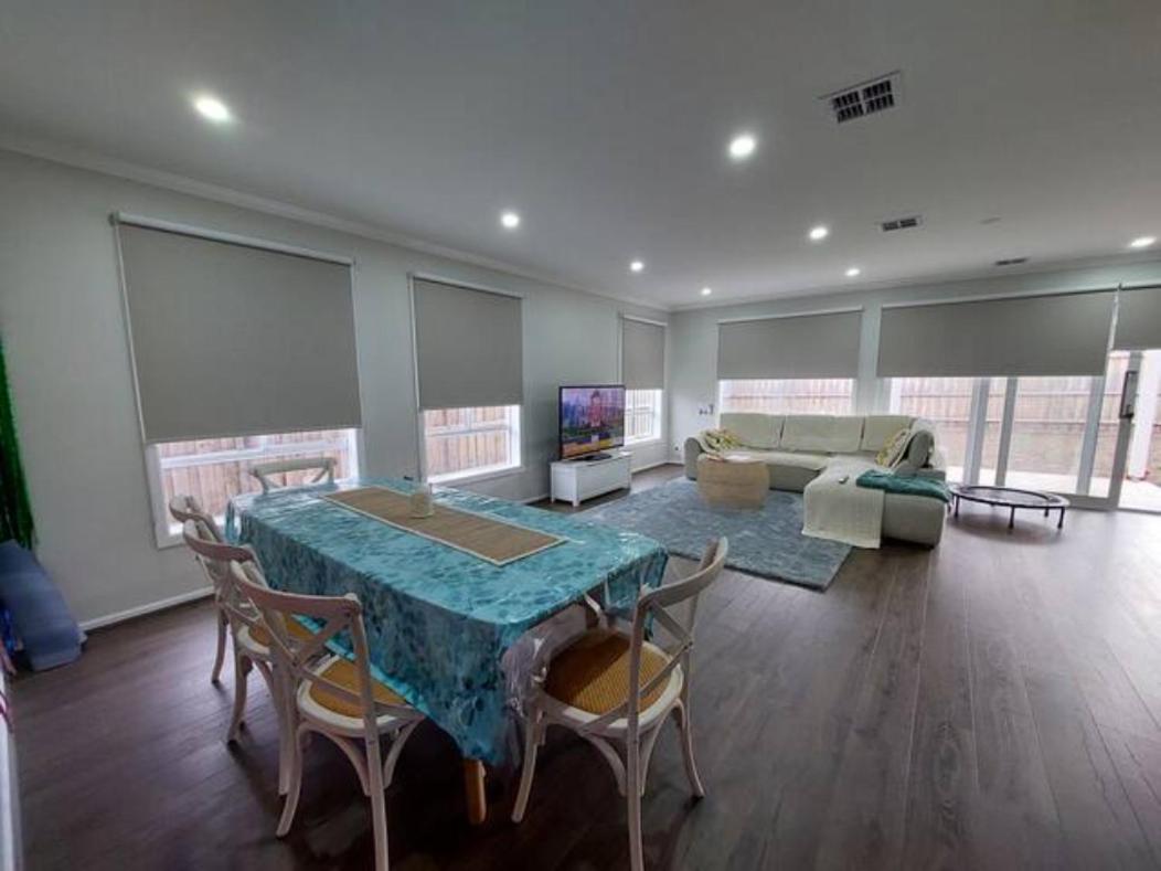Luxarious room stay- 25 min to Melbourne Airport and next to Hume Freeway