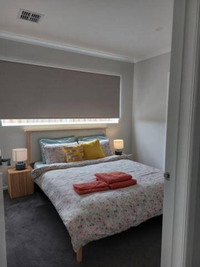 Luxarious room stay- 25 min to Melbourne Airport and next to Hume Freeway