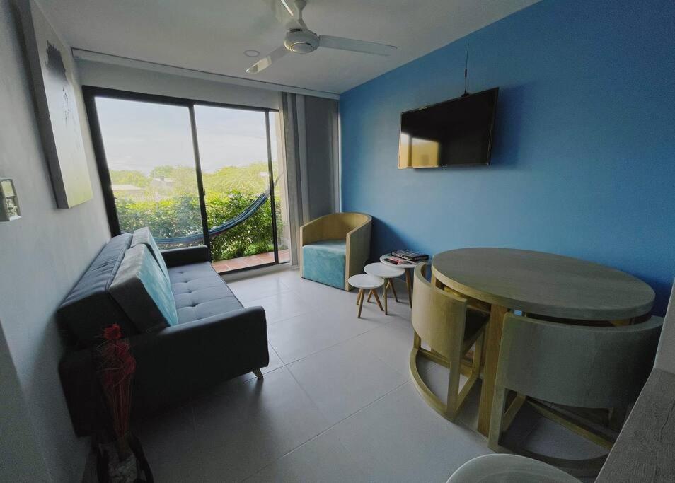 The Refuge#1 Lovely 2 BR-Apt pool & good vibes