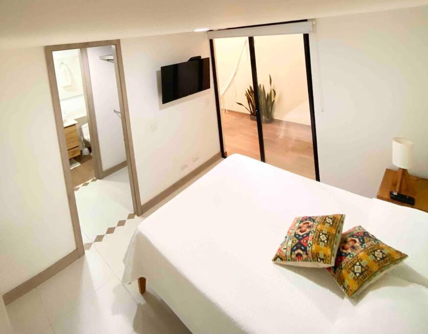 New apto in convenient location with parking