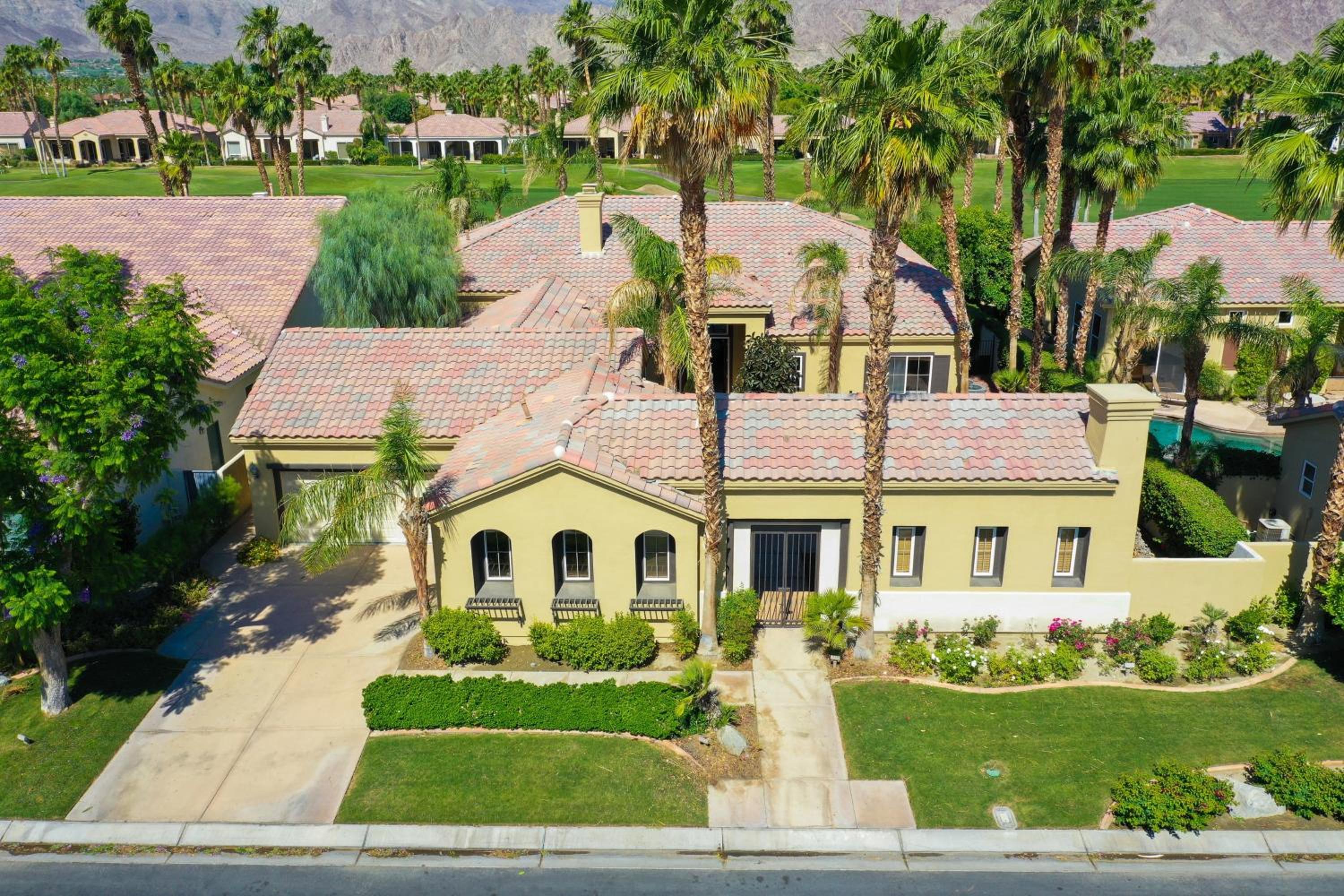 Spacious 5BR Desert Oasis: Pool Hot Tub Fire Pit PGA West Golf Course