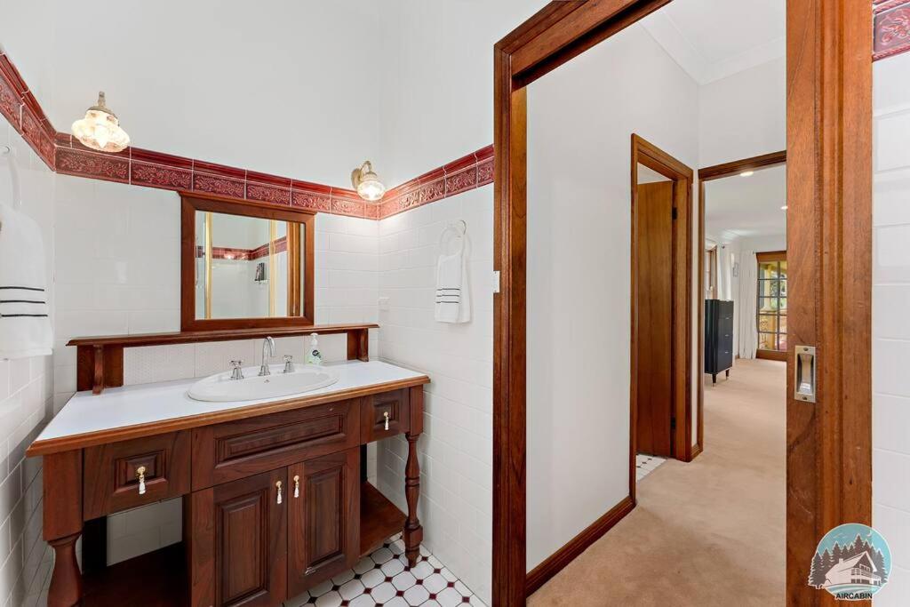 Aircabin - KANGY ANGY - Rural Retreat 4 Bedrooms