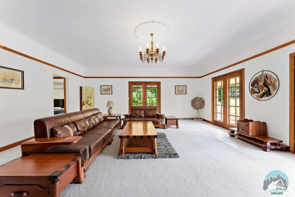 Aircabin - KANGY ANGY - Rural Retreat 4 Bedrooms