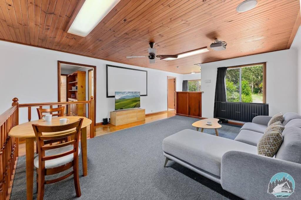 Aircabin - KANGY ANGY - Rural Retreat 4 Bedrooms