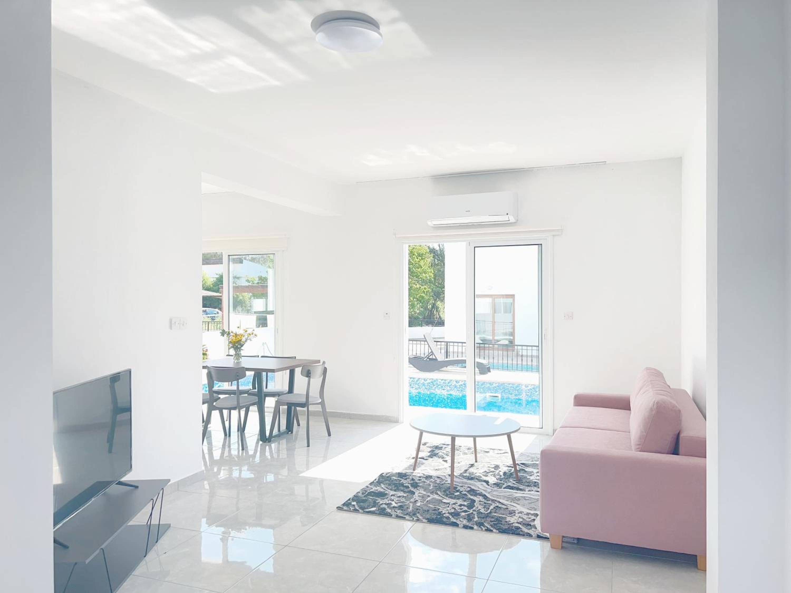 White Mountain Pool Villas