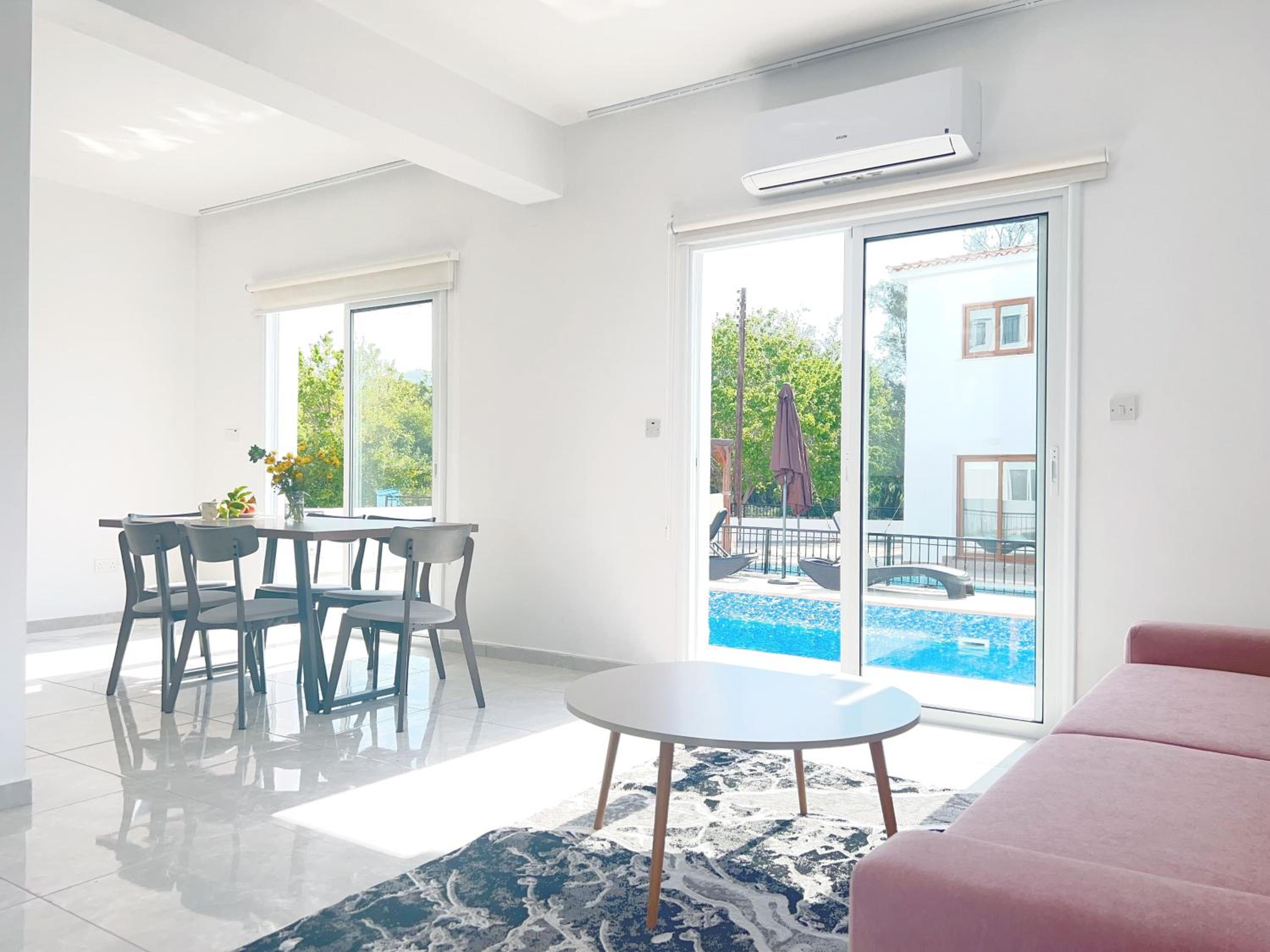 White Mountain Pool Villas