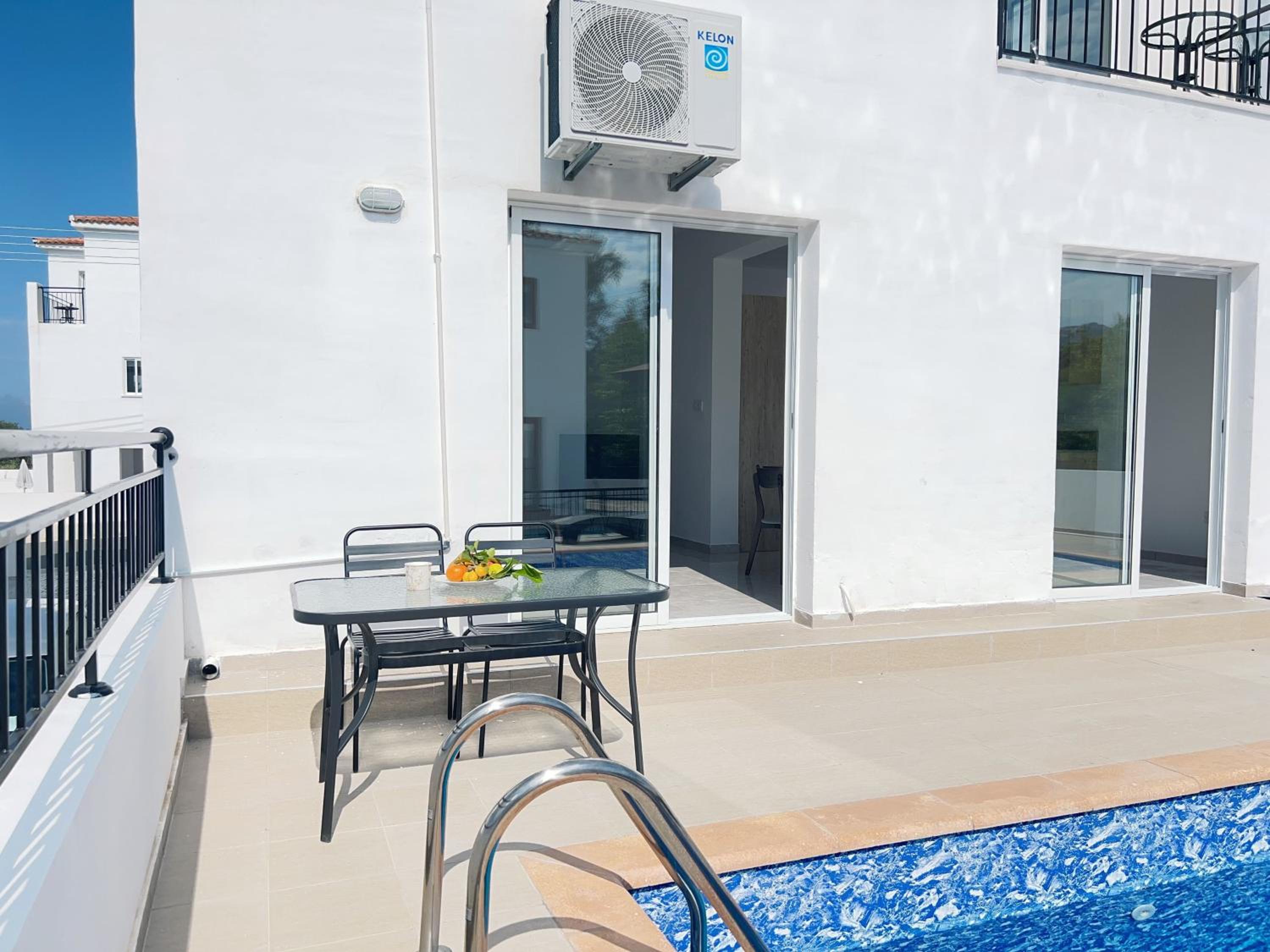 White Mountain Pool Villas