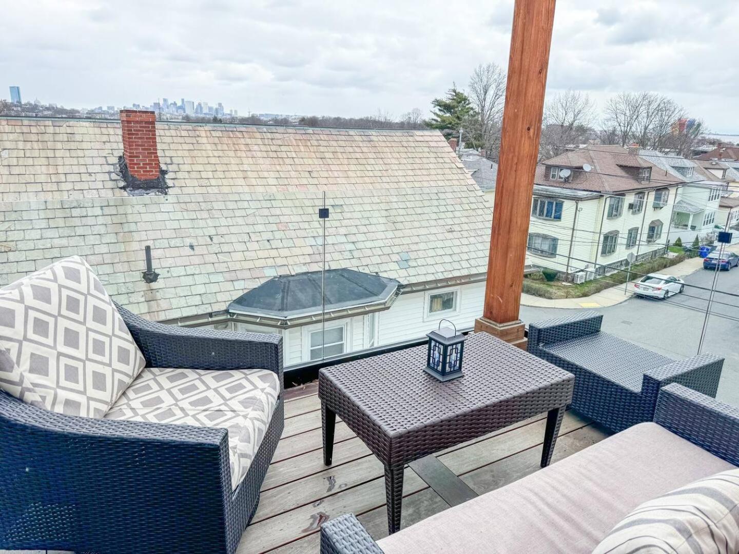 3br Gem Skyline Views, Laundry & Central Air