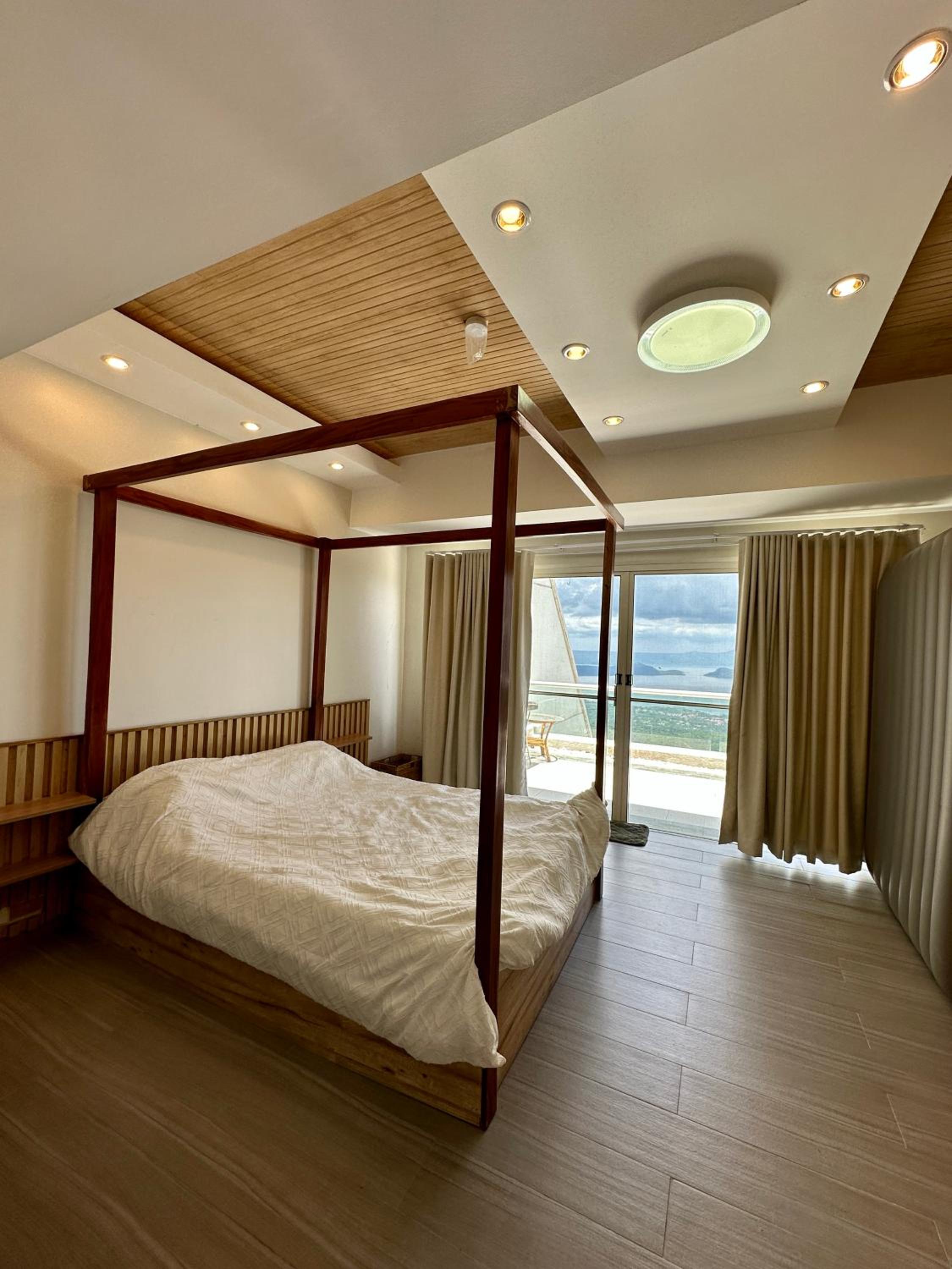 2 BR Lime Penthouse, Tagaytay Highlands view 5