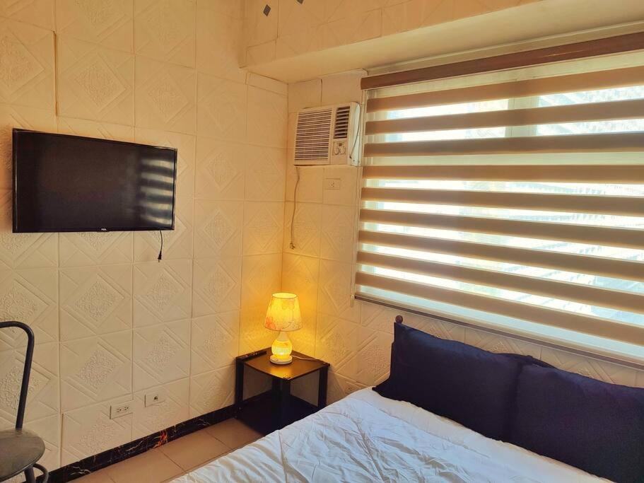 Urban Deca EDSA Budget Place w/ Unli Wi-Fi Netflix