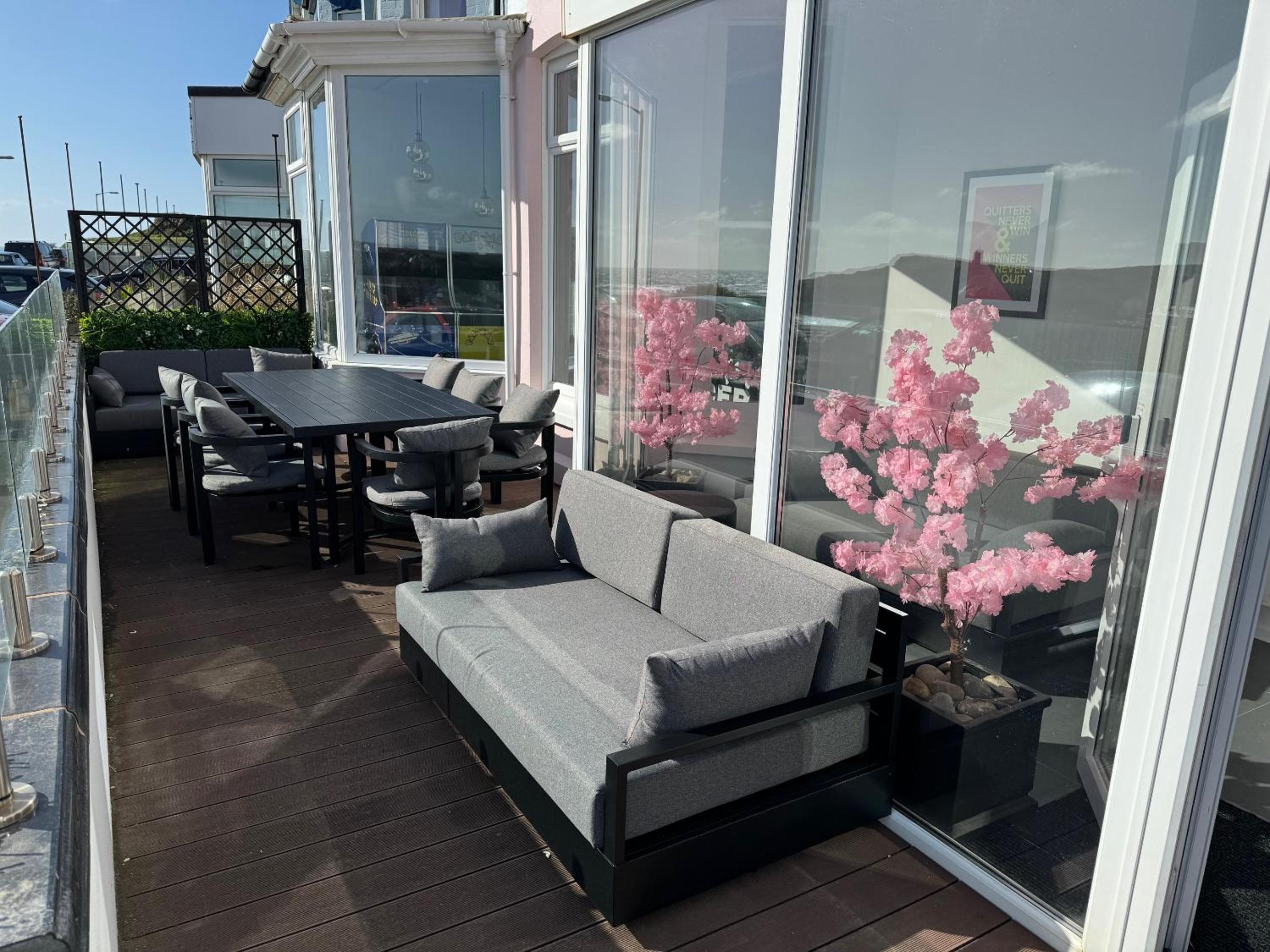 Atlantic House, Spectacular beach front luxury house, sleeps 22+
