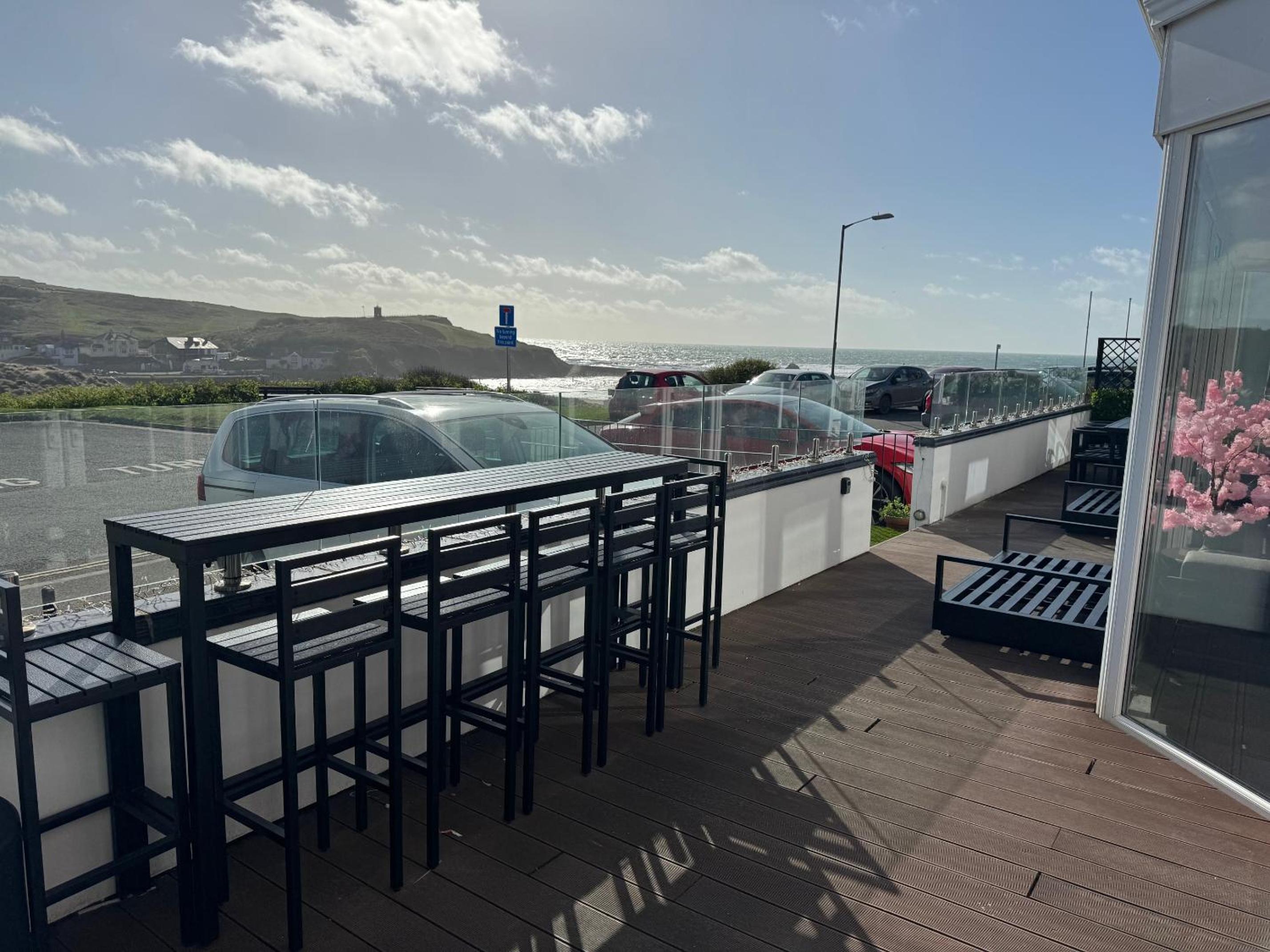 Atlantic House, Spectacular beach front luxury house, sleeps 22+