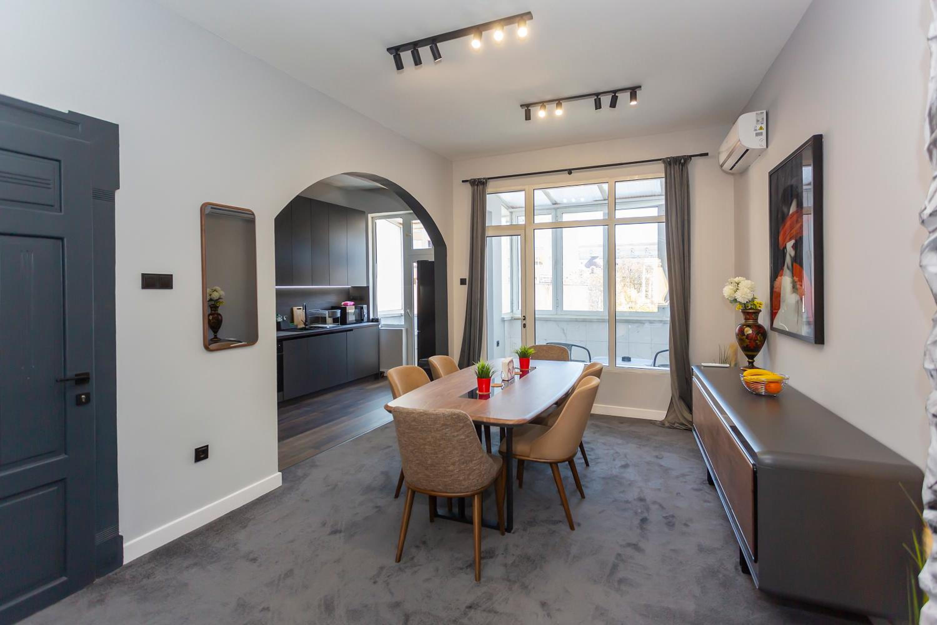 Urban Elegance Apartment