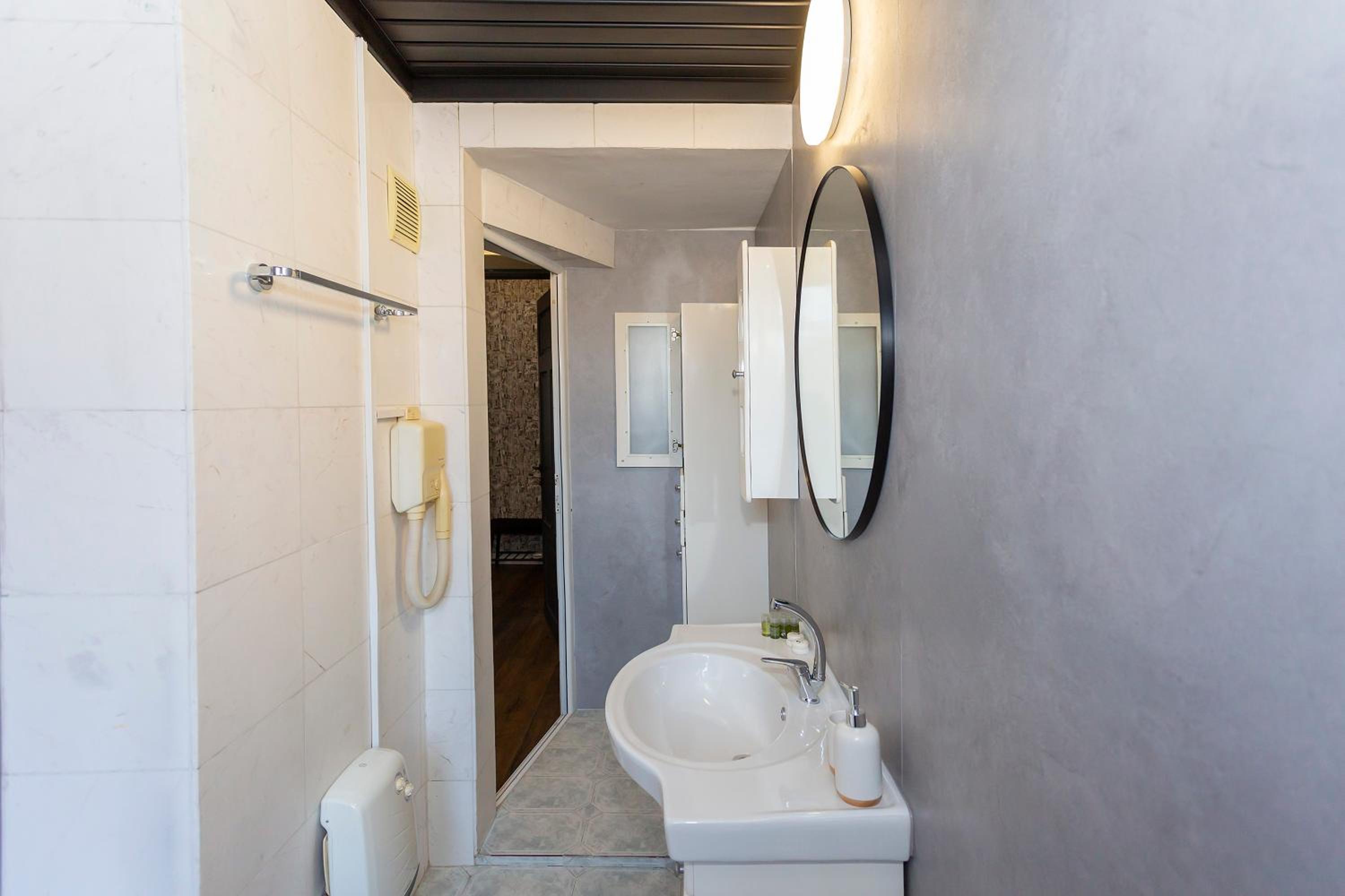 Urban Elegance Apartment