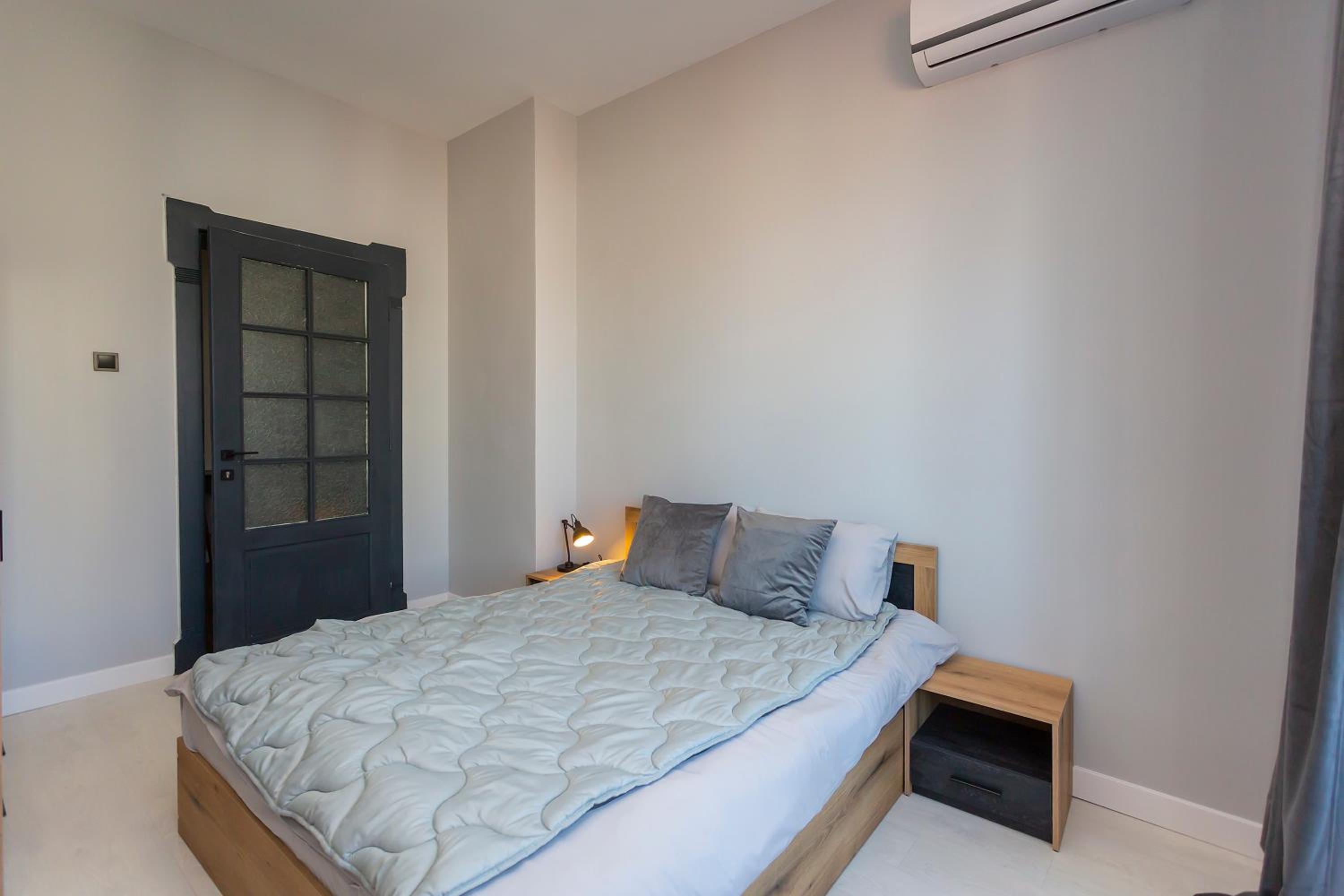 Urban Elegance Apartment