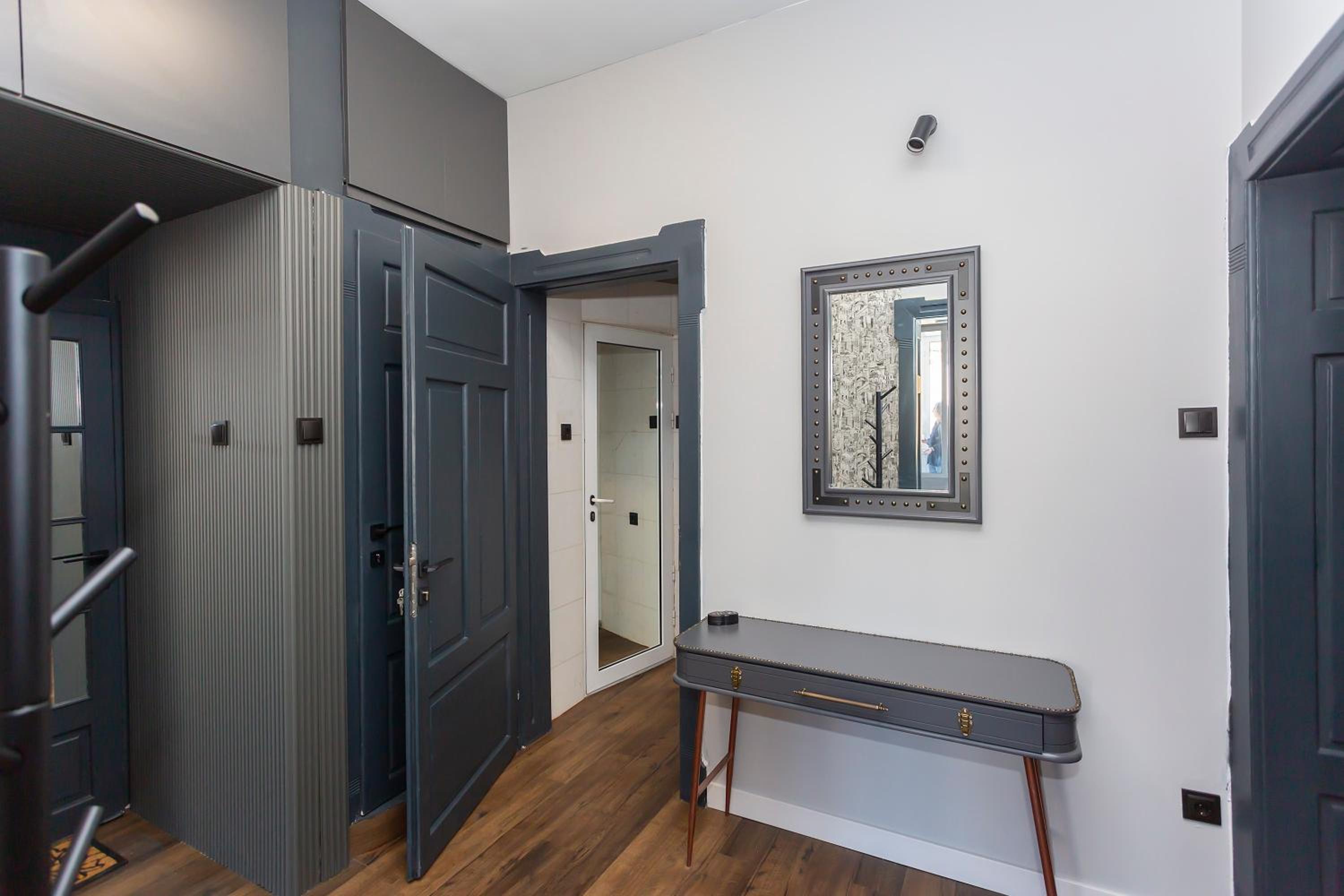Urban Elegance Apartment