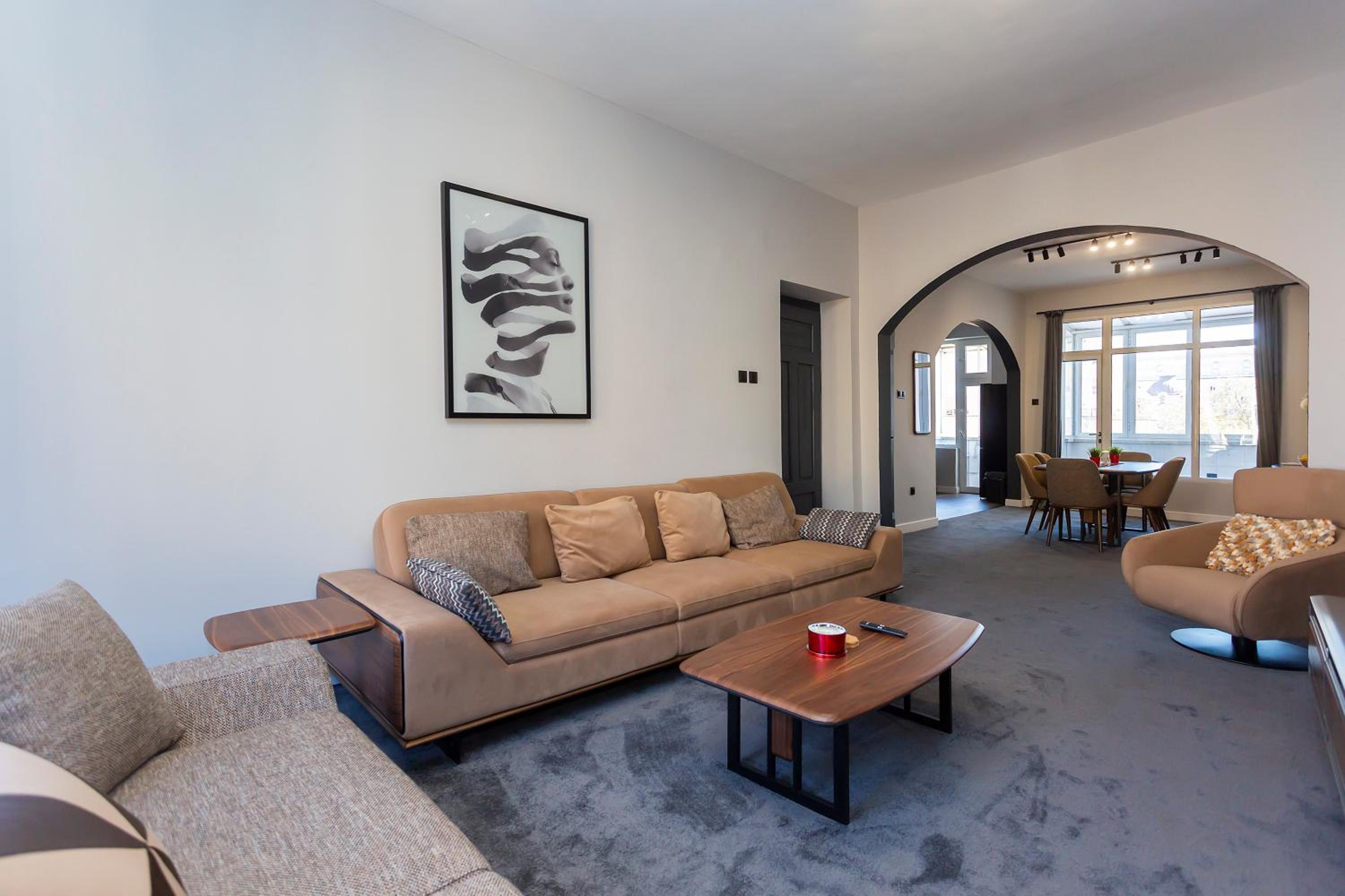 Urban Elegance Apartment