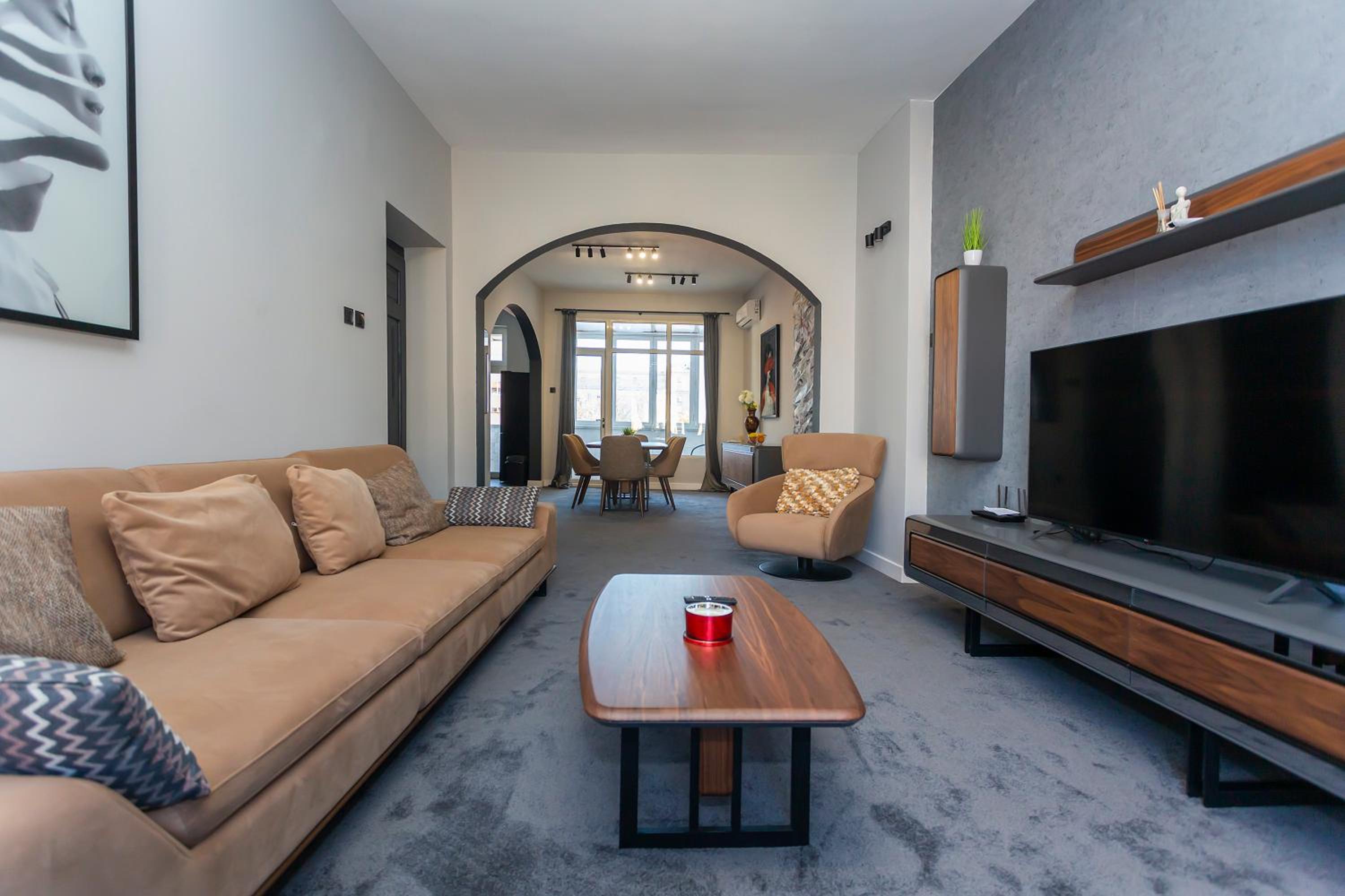 Urban Elegance Apartment