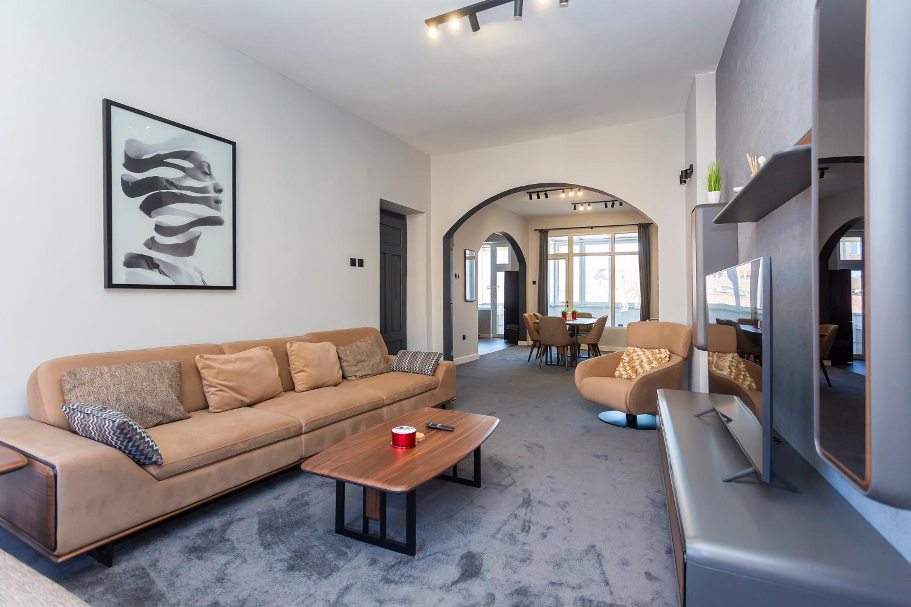 Urban Elegance Apartment