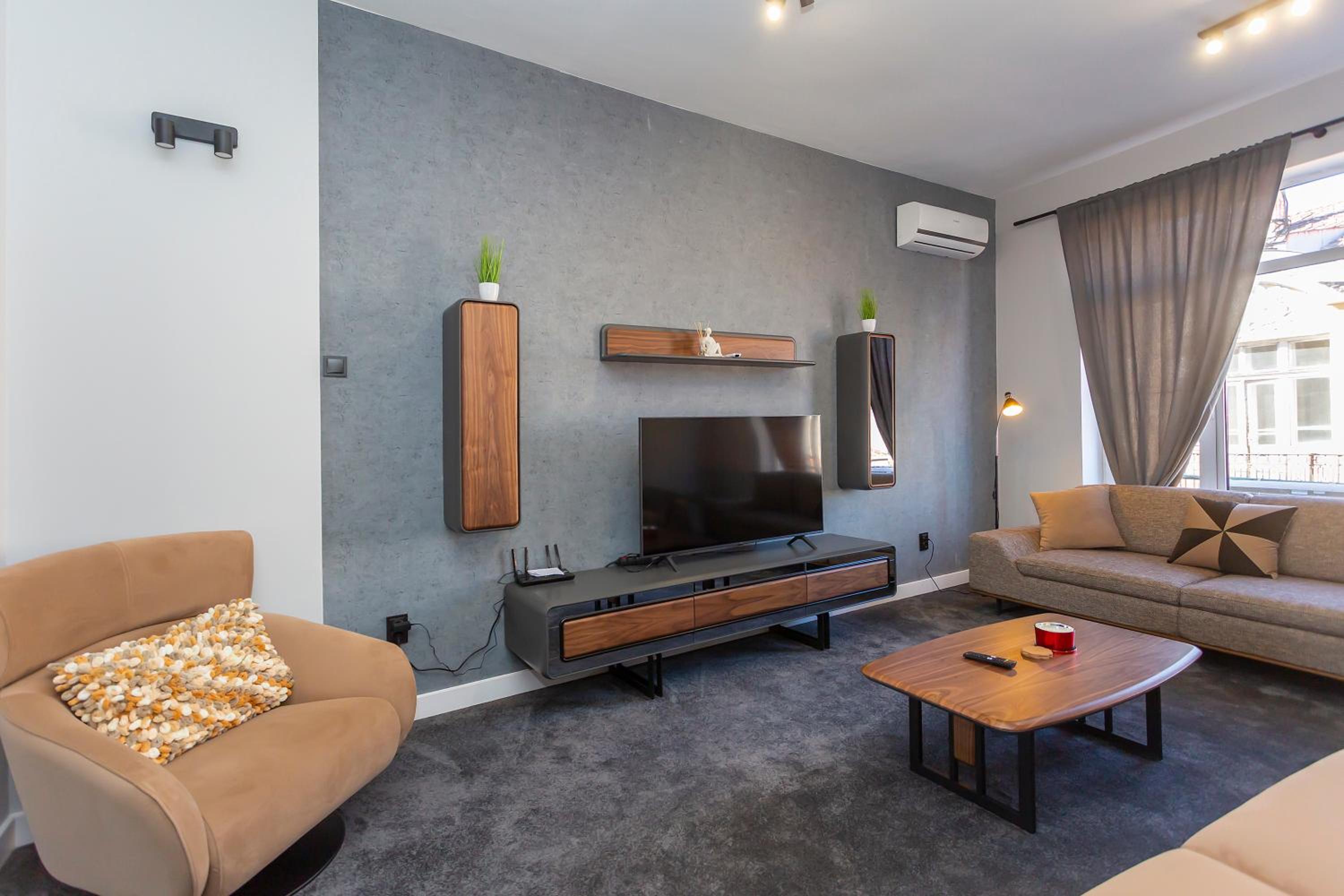 Urban Elegance Apartment