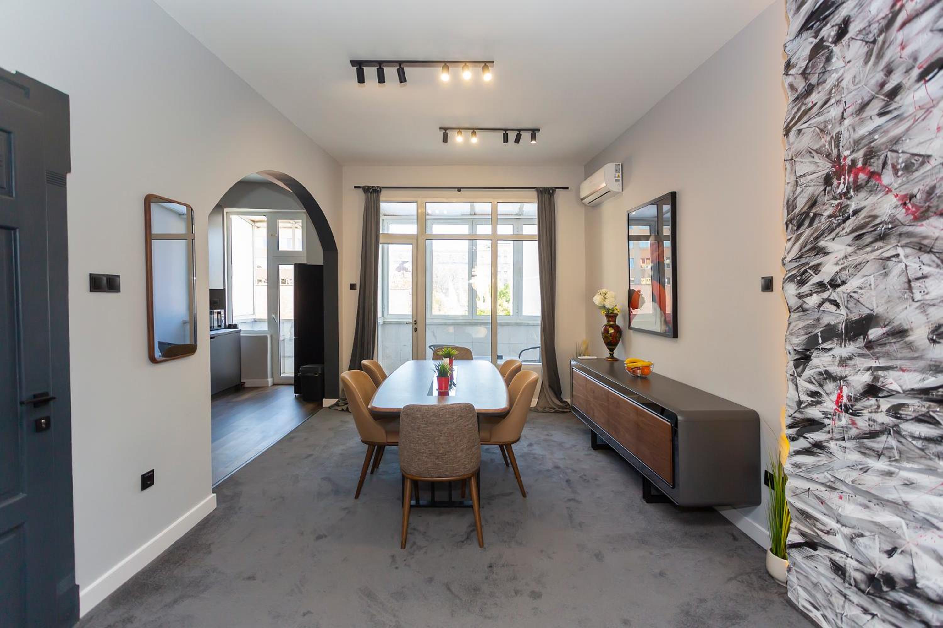 Urban Elegance Apartment