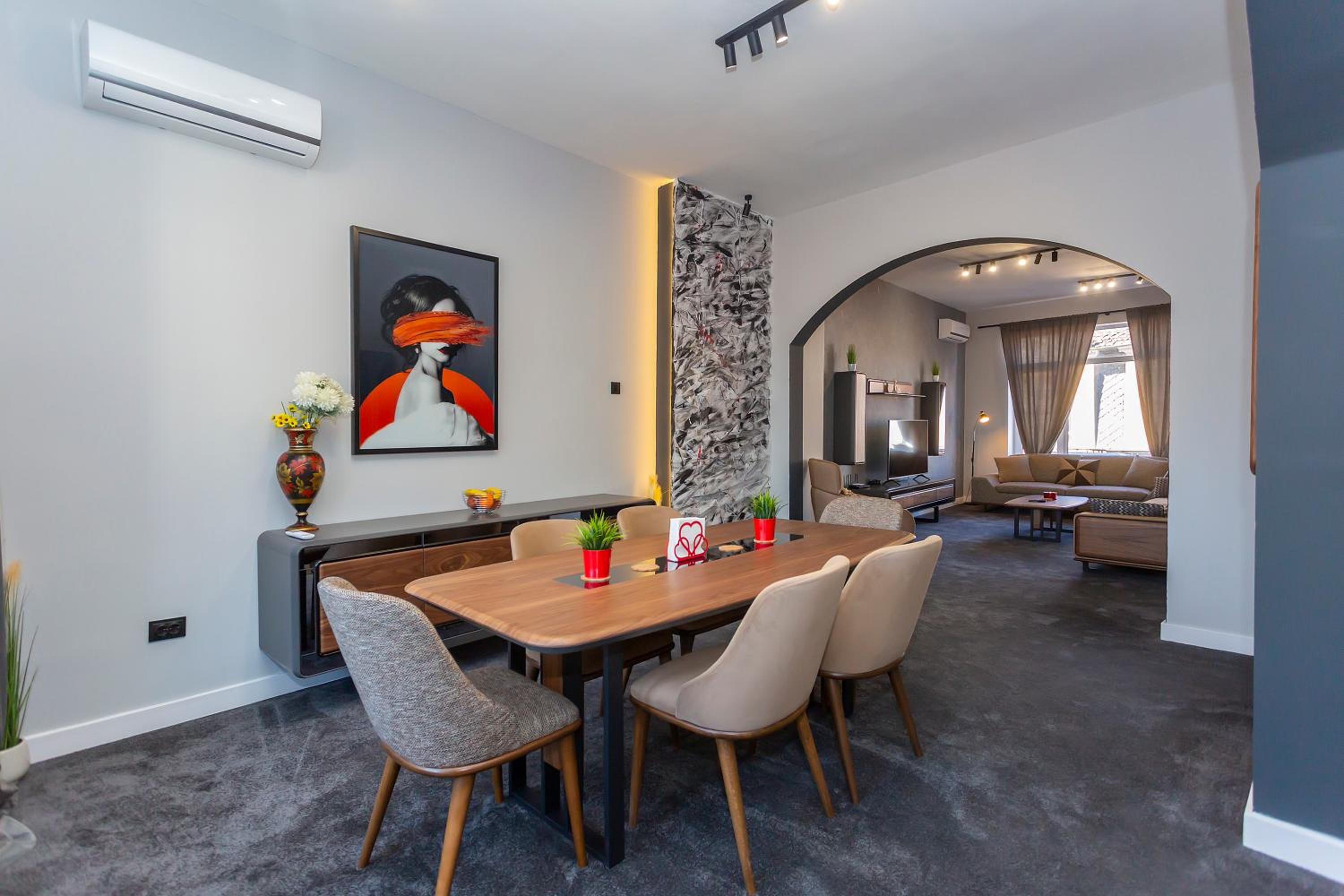 Urban Elegance Apartment